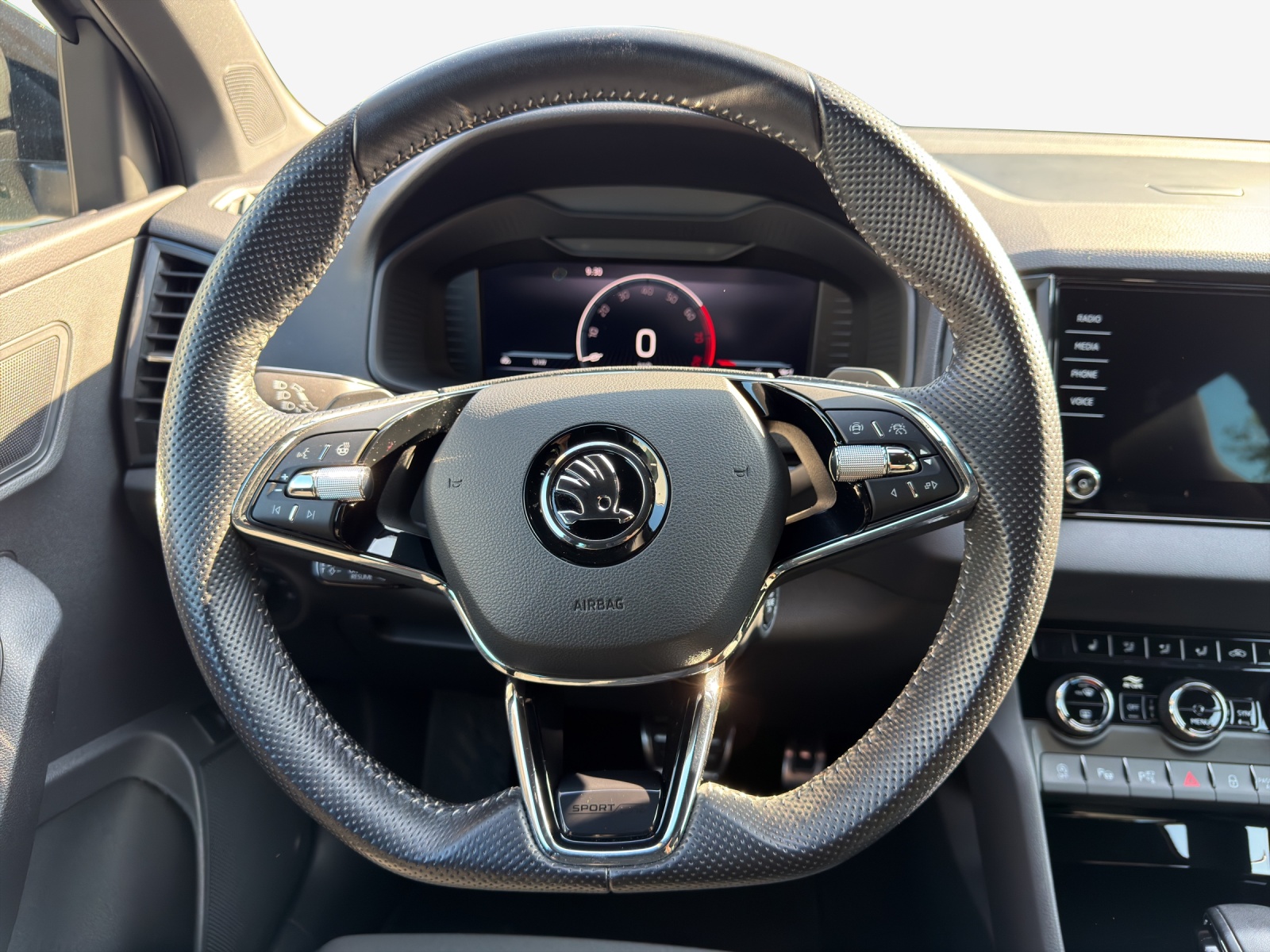 SKODA Karoq 1.5 TSI SportLine DSG-image-9
