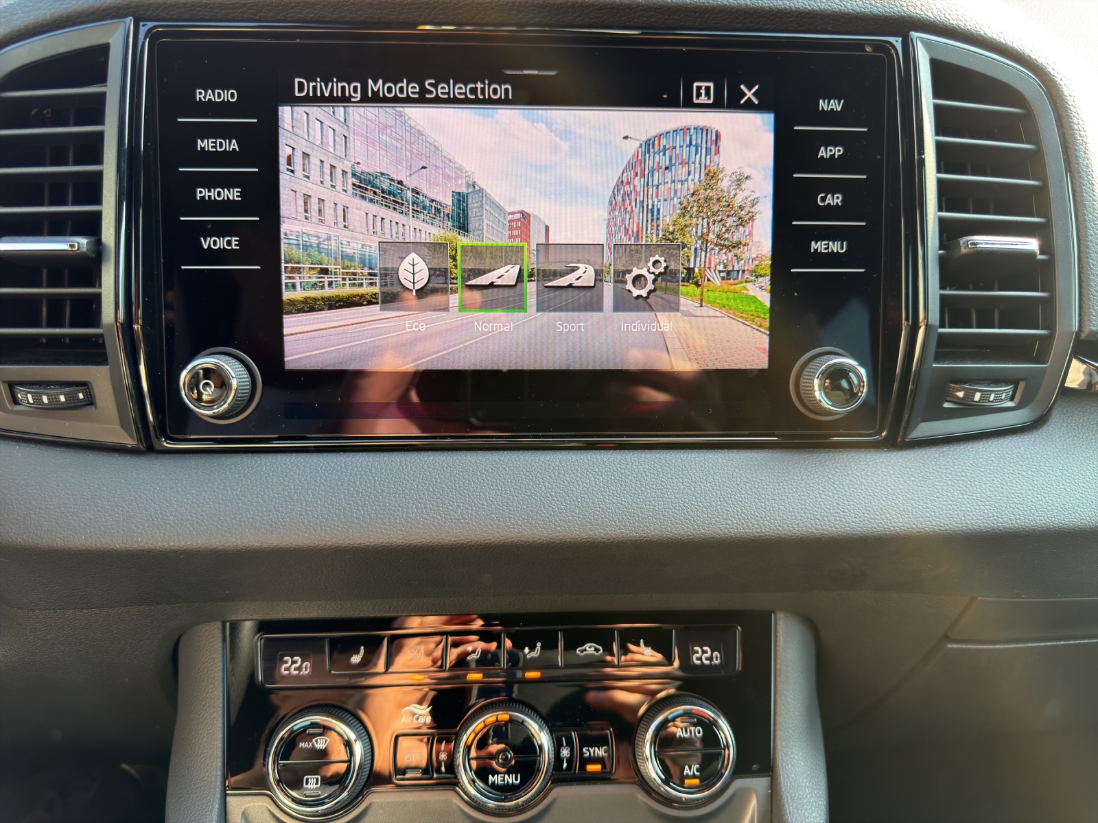 SKODA Karoq 1.5 TSI SportLine DSG-image-14