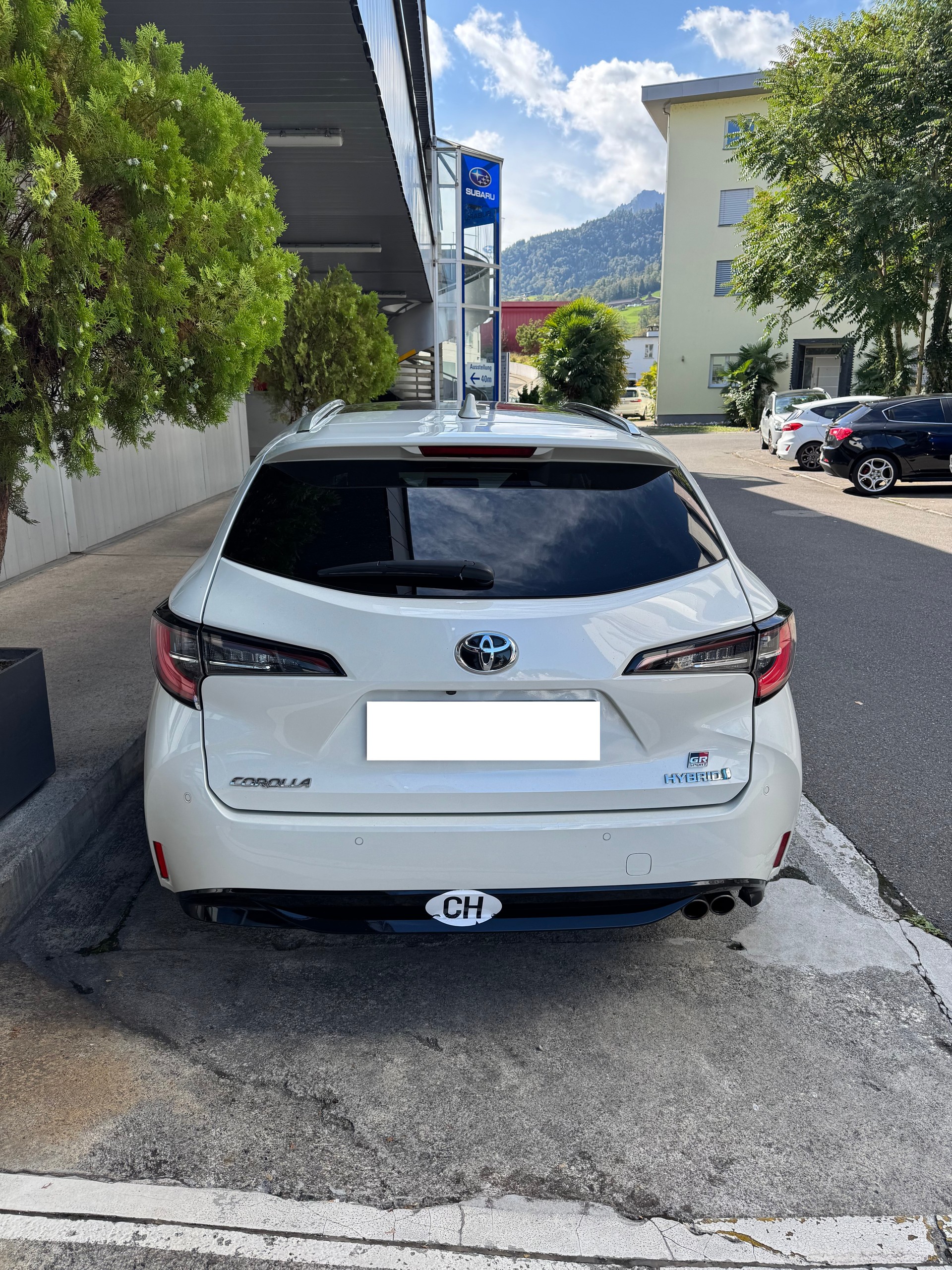 TOYOTA Corolla Touring Sports 2.0 HSD GR-S e-CVT-image-3