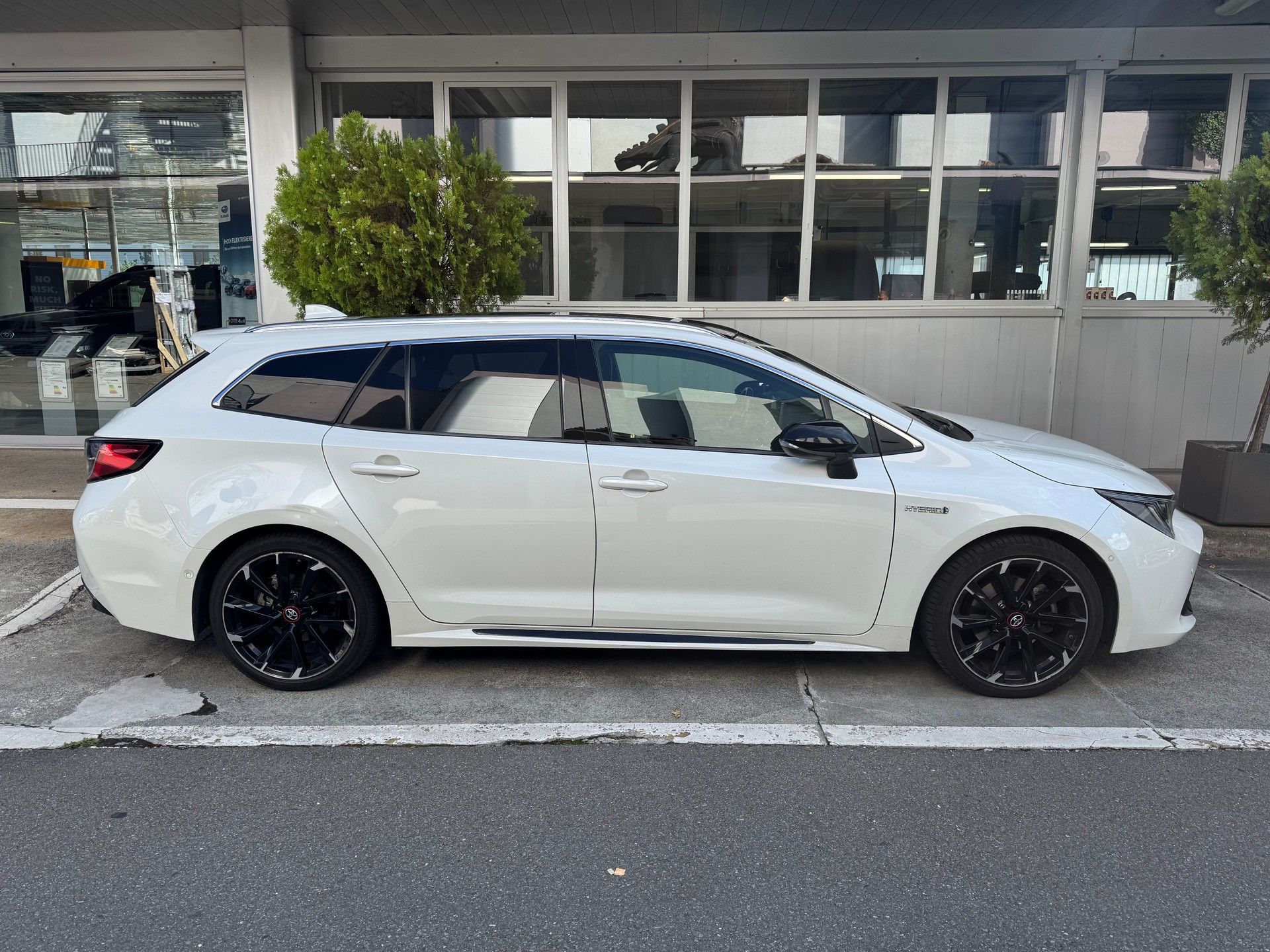 TOYOTA Corolla Touring Sports 2.0 HSD GR-S e-CVT-image-2