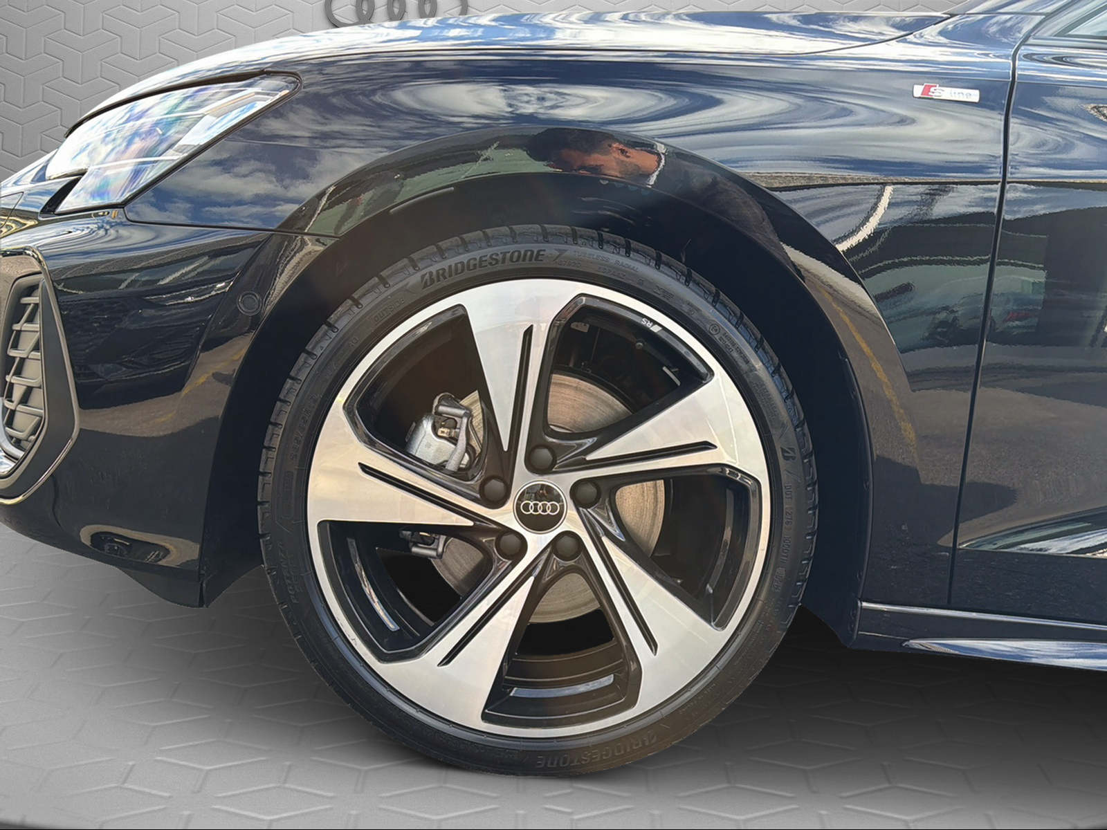 AUDI A3 Sportback TFSI 150 kW quattro S line S tronic-image-5