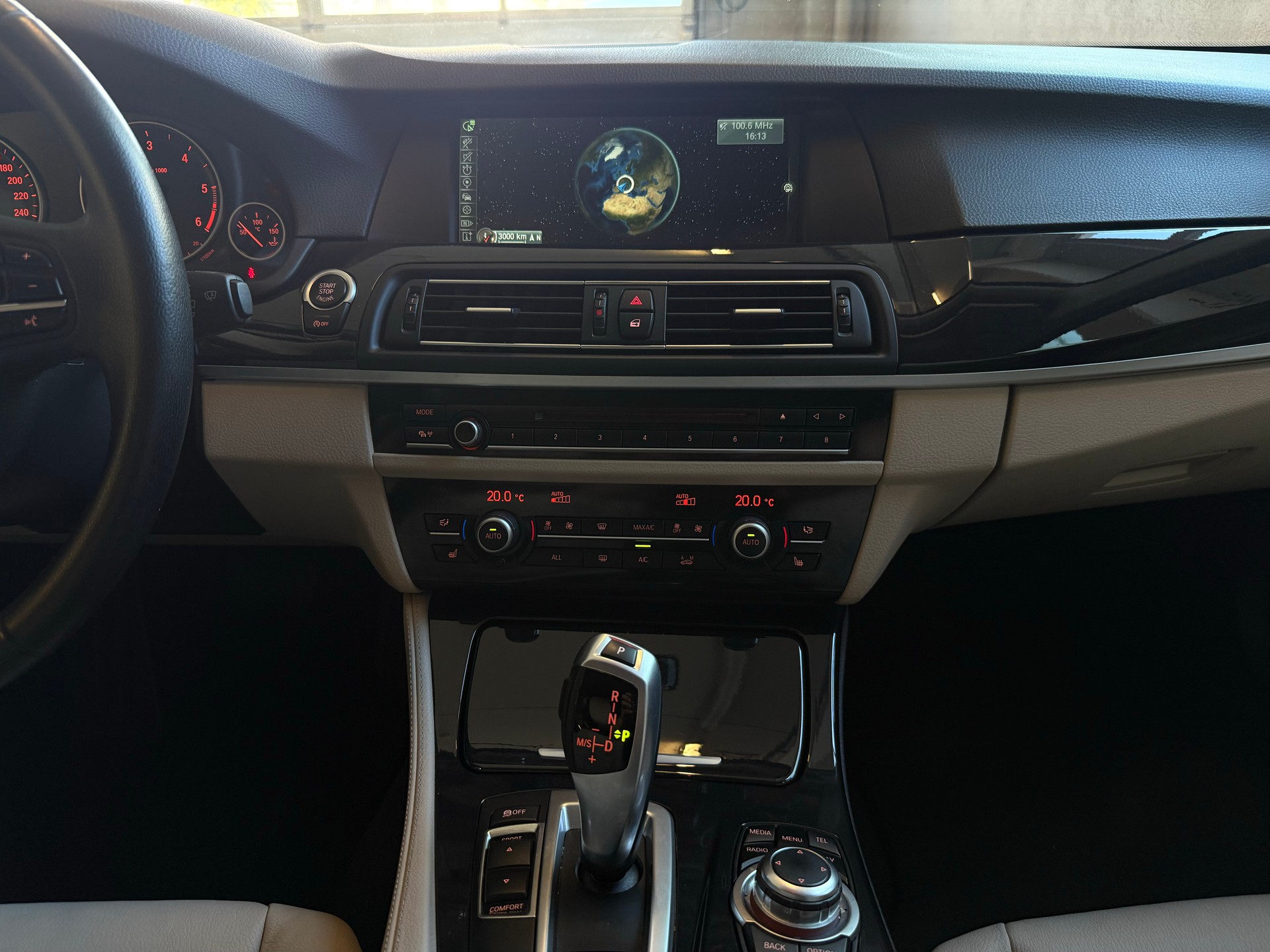 BMW 525d xDrive Touring Steptronic-image-15