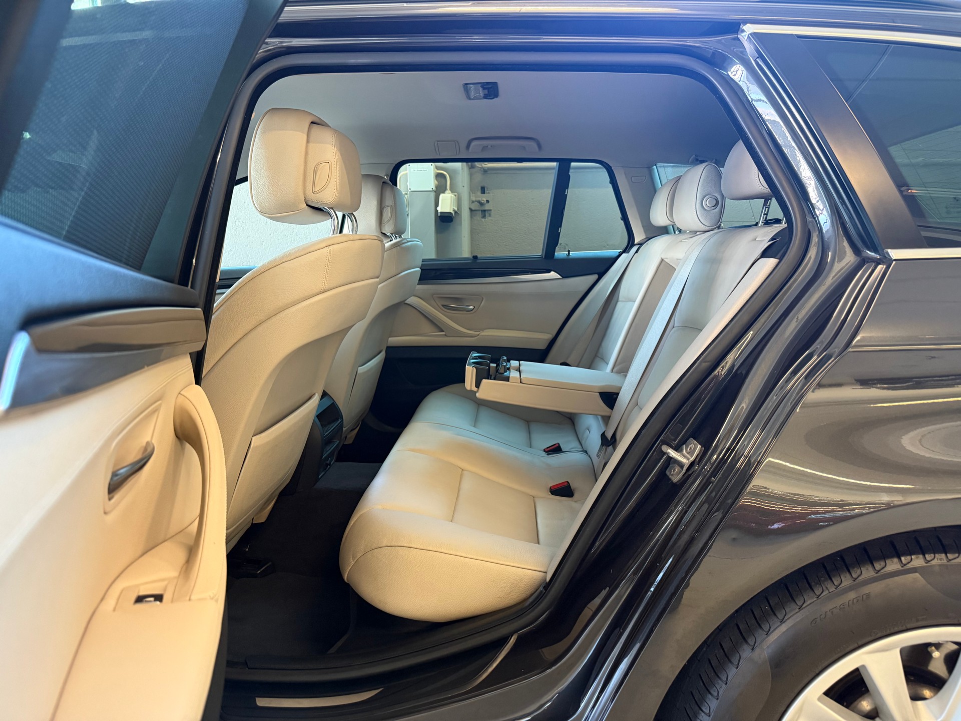BMW 525d xDrive Touring Steptronic-image-10