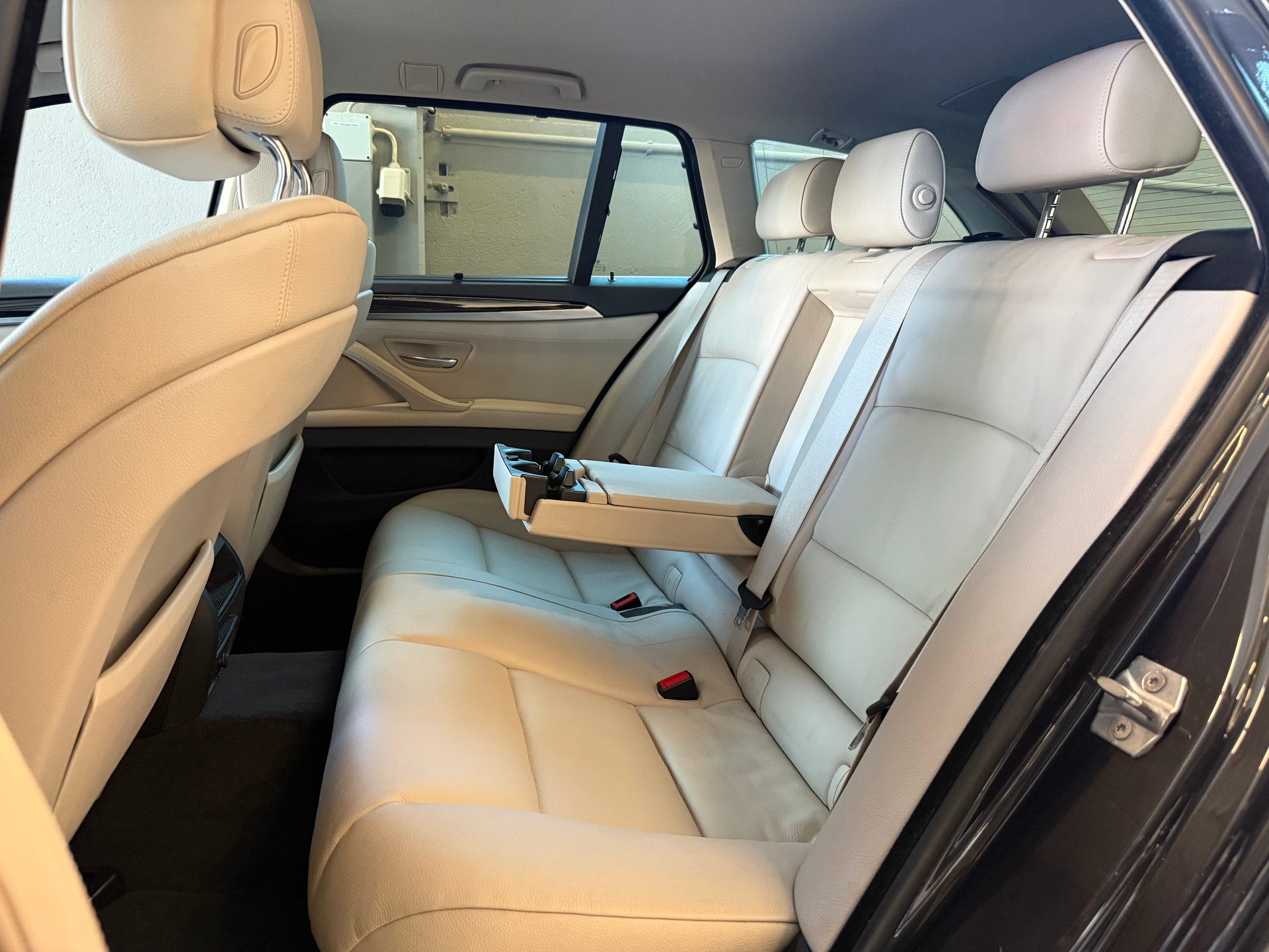 BMW 525d xDrive Touring Steptronic-image-12