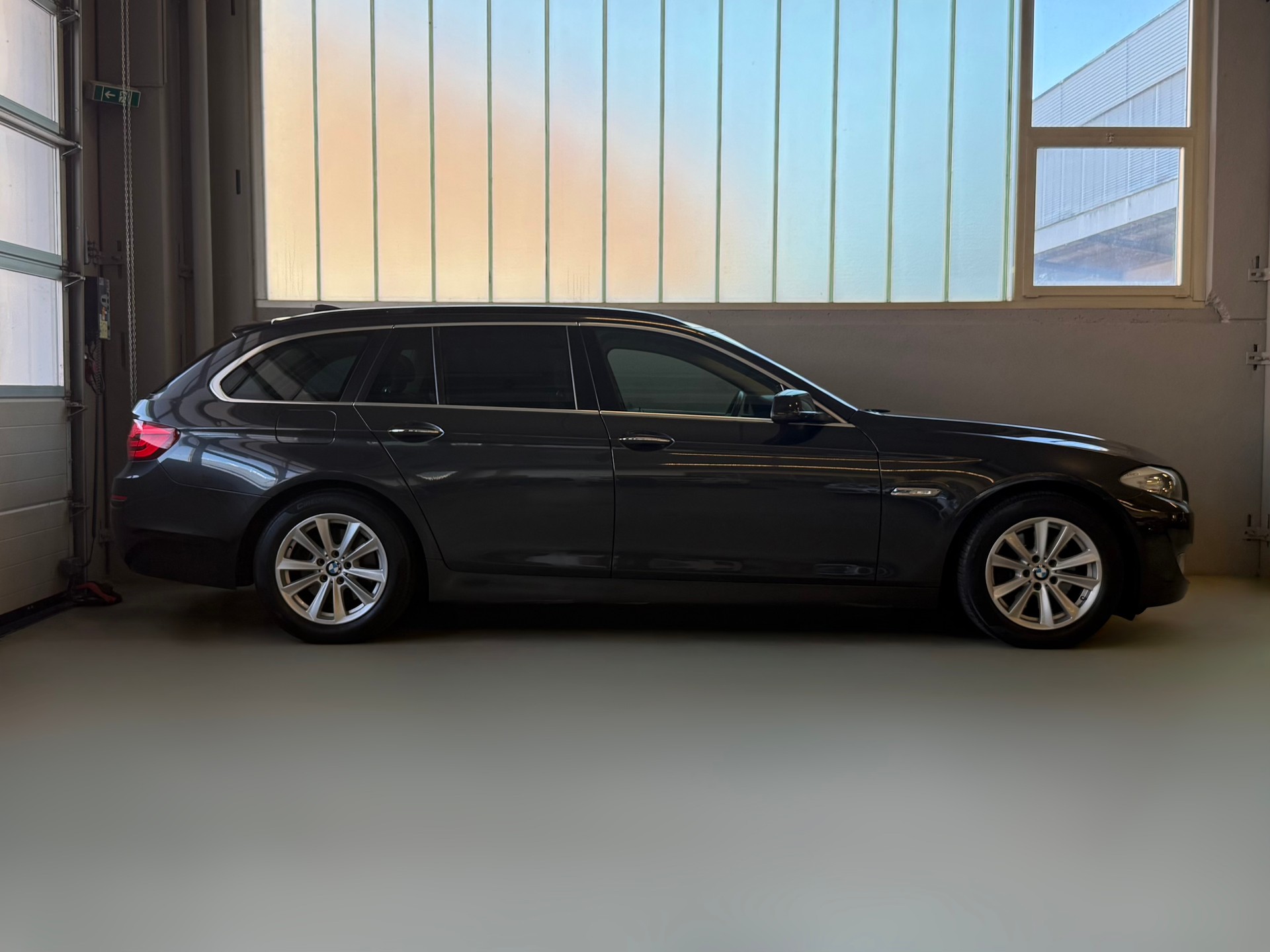 BMW 525d xDrive Touring Steptronic-image-3