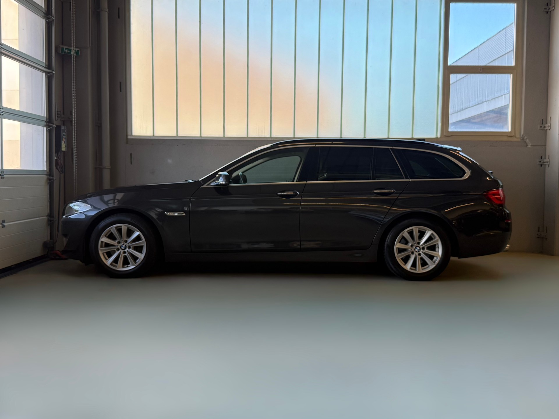 BMW 525d xDrive Touring Steptronic-image-4