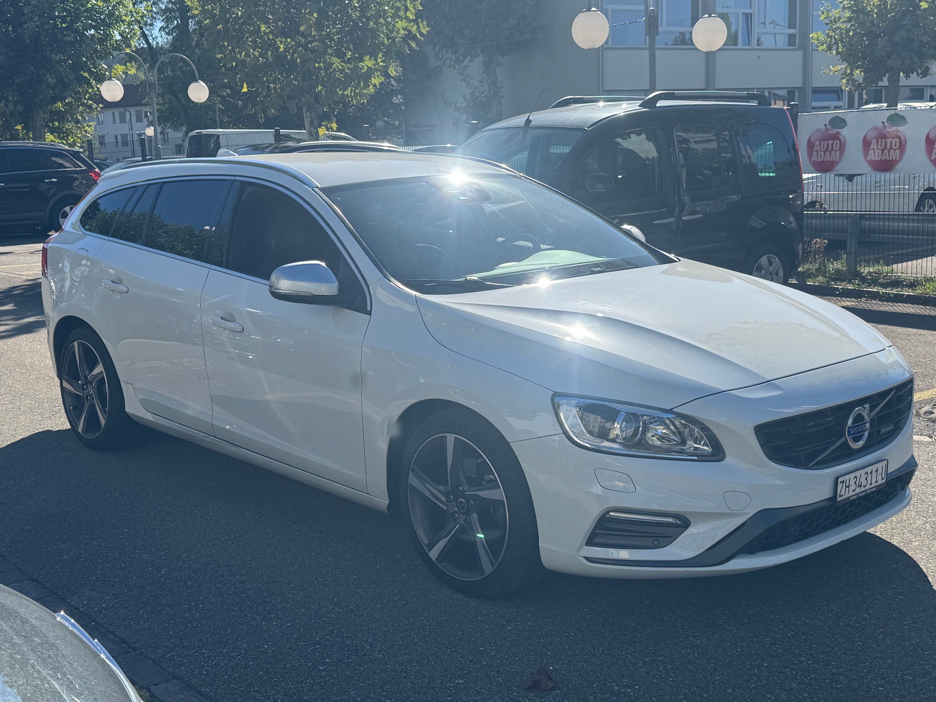 VOLVO V60 D4 Summum R-Design Geartronic-image-2