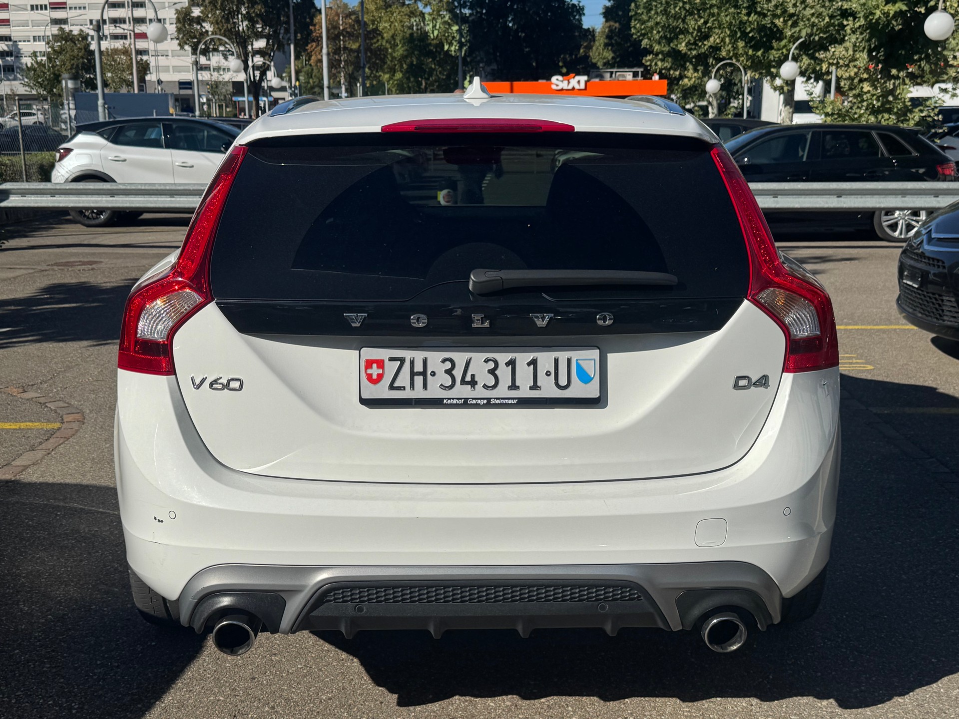 VOLVO V60 D4 Summum R-Design Geartronic-image-3