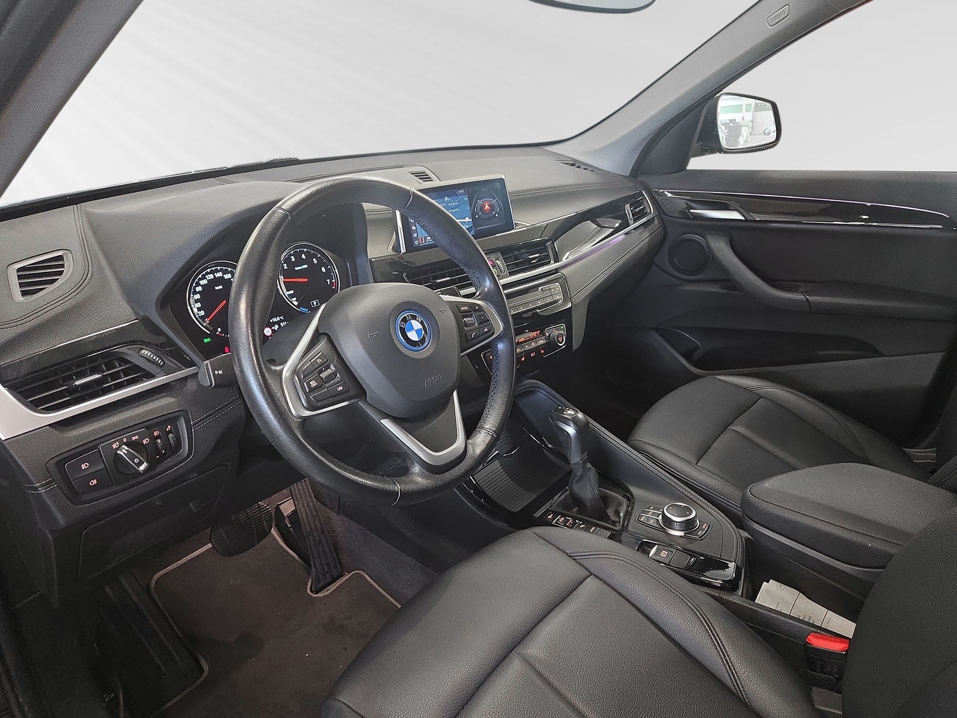 BMW X1 xDrive 25e xLine Steptronic-image-3