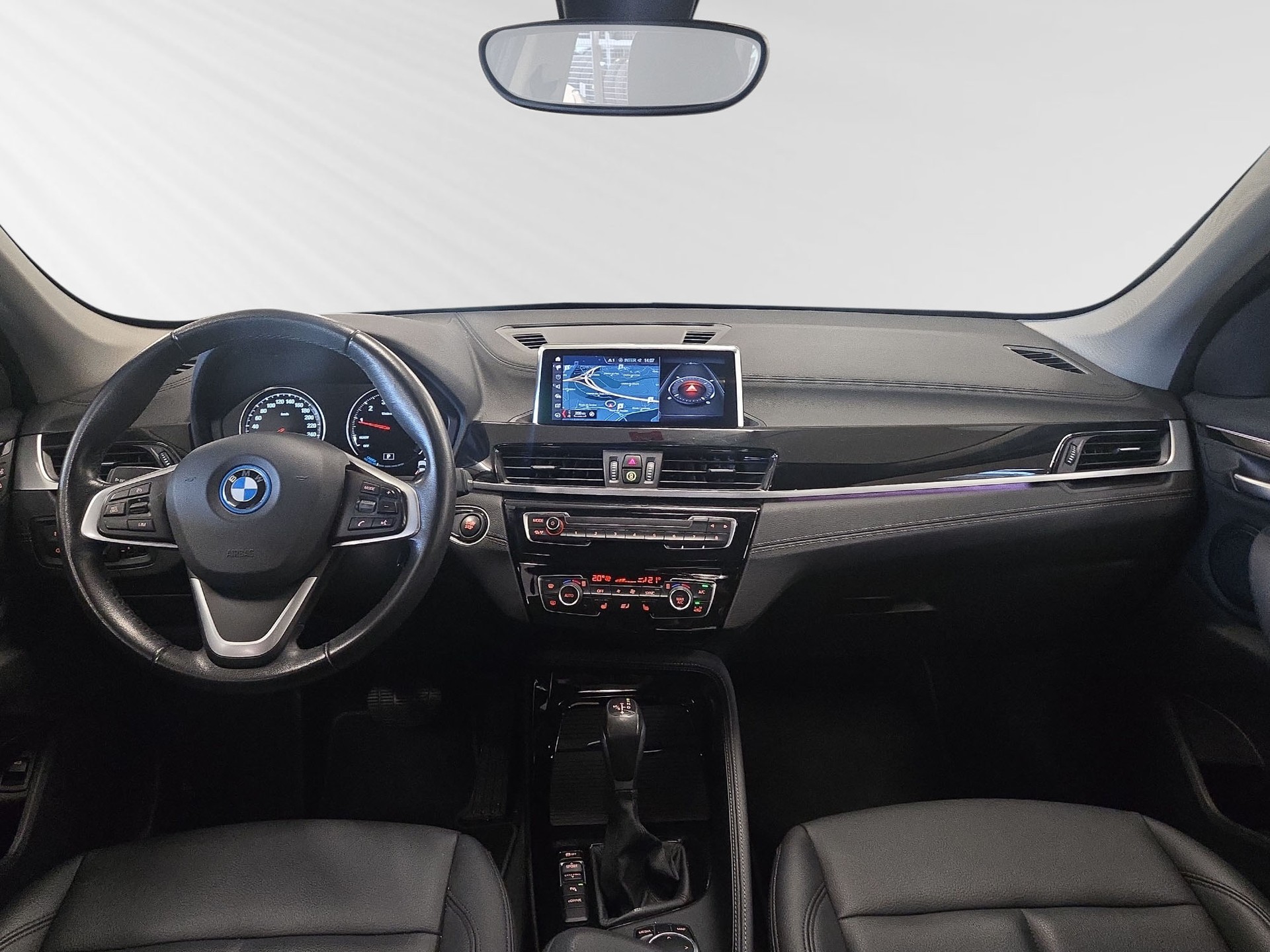 BMW X1 xDrive 25e xLine Steptronic-image-5
