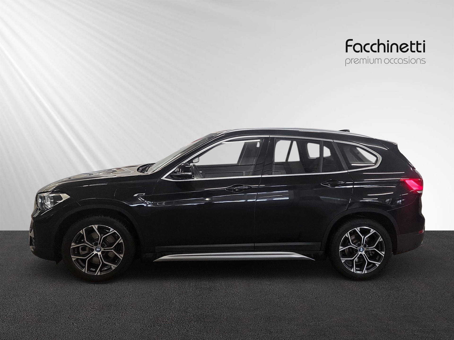 BMW X1 xDrive 25e xLine Steptronic-image-1