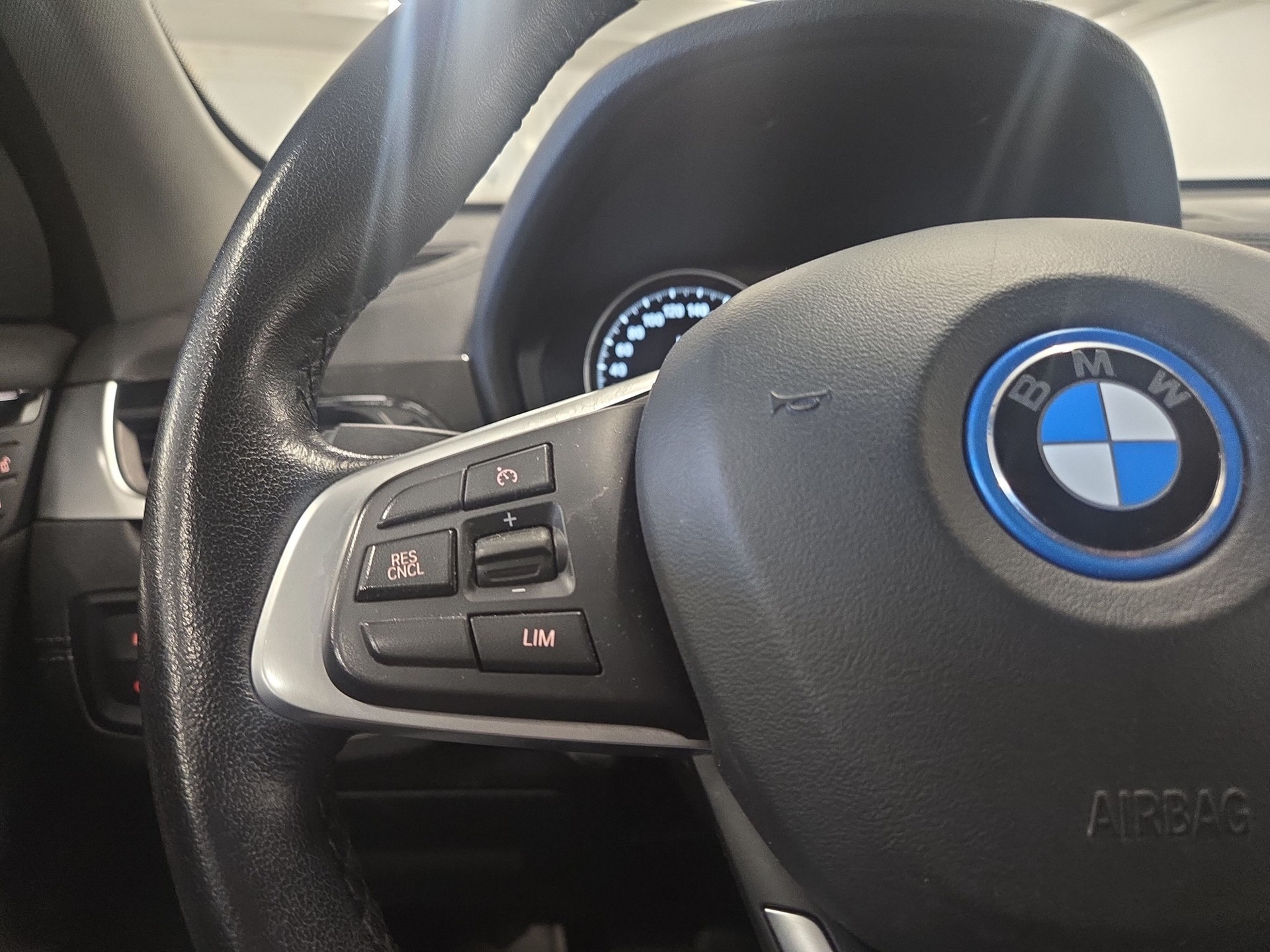 BMW X1 xDrive 25e xLine Steptronic-image-13