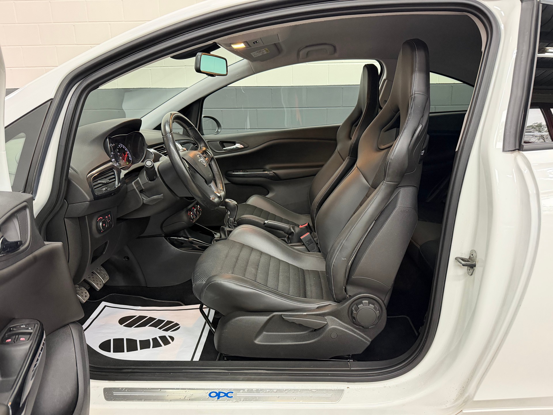 OPEL Corsa 1.6 Turbo OPC //NEU AB MFK!-image-8