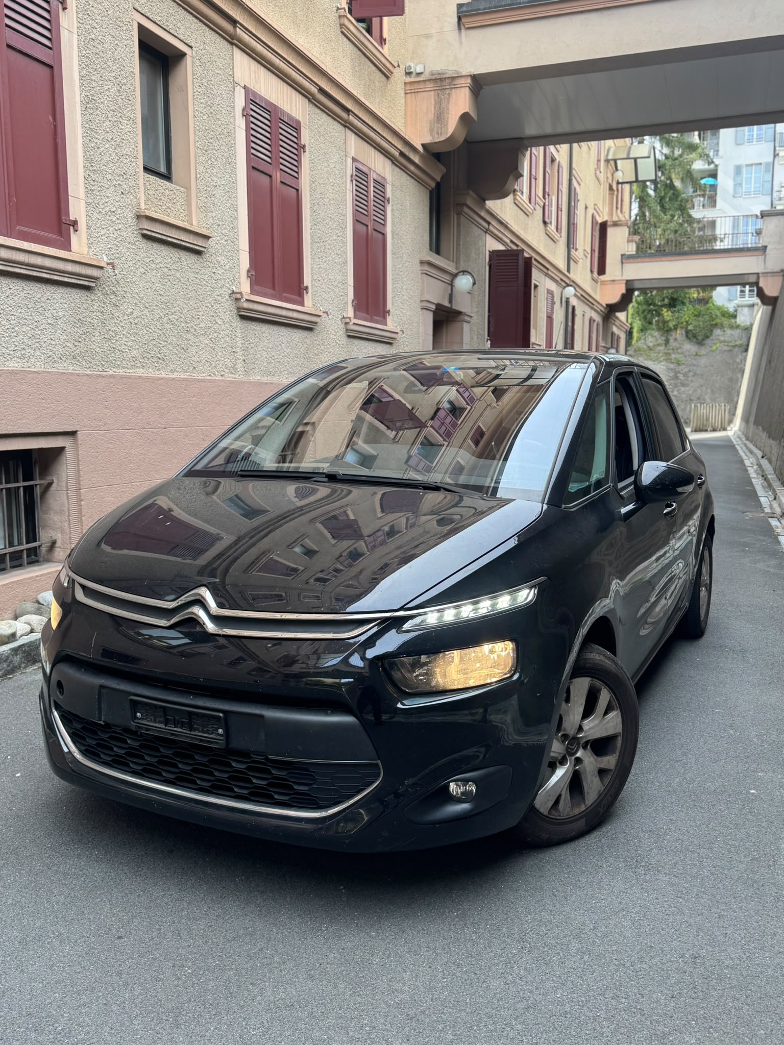 Car photo
