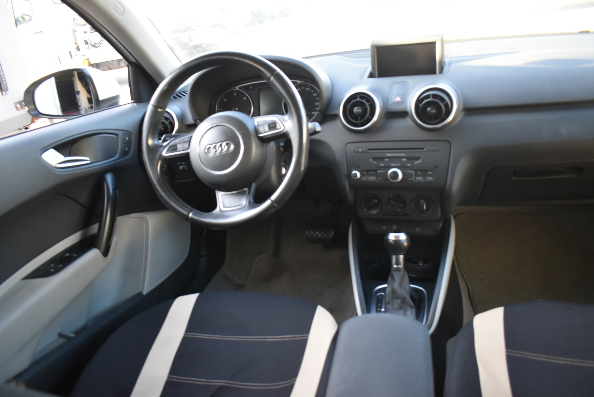 AUDI A1 Sportback 1.6 TDI Ambition DSG-image-7