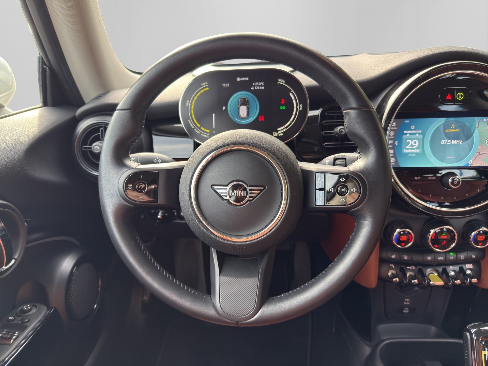 MINI Cooper SE-image-12
