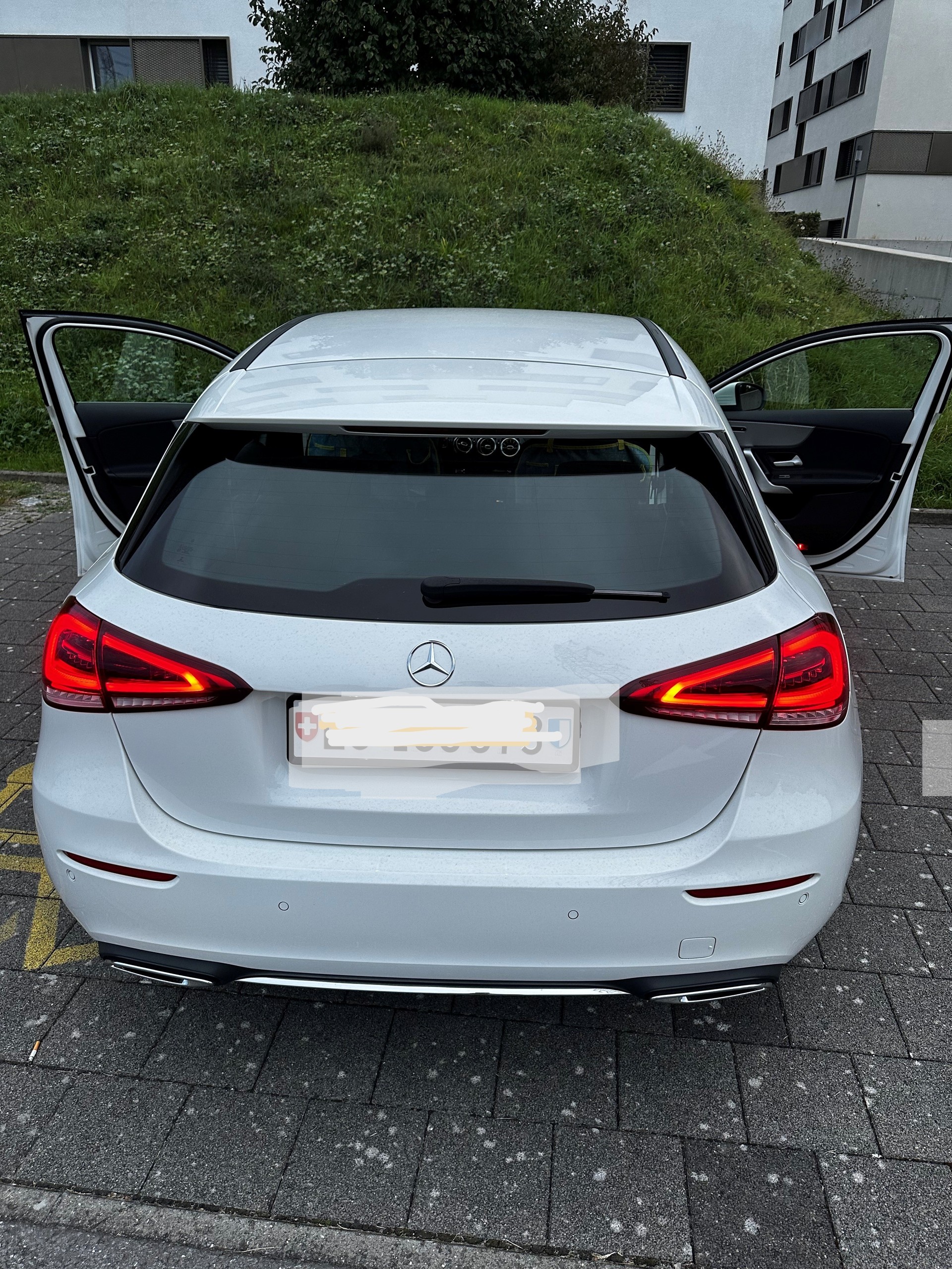 MERCEDES-BENZ A180 AMG Line-image-5