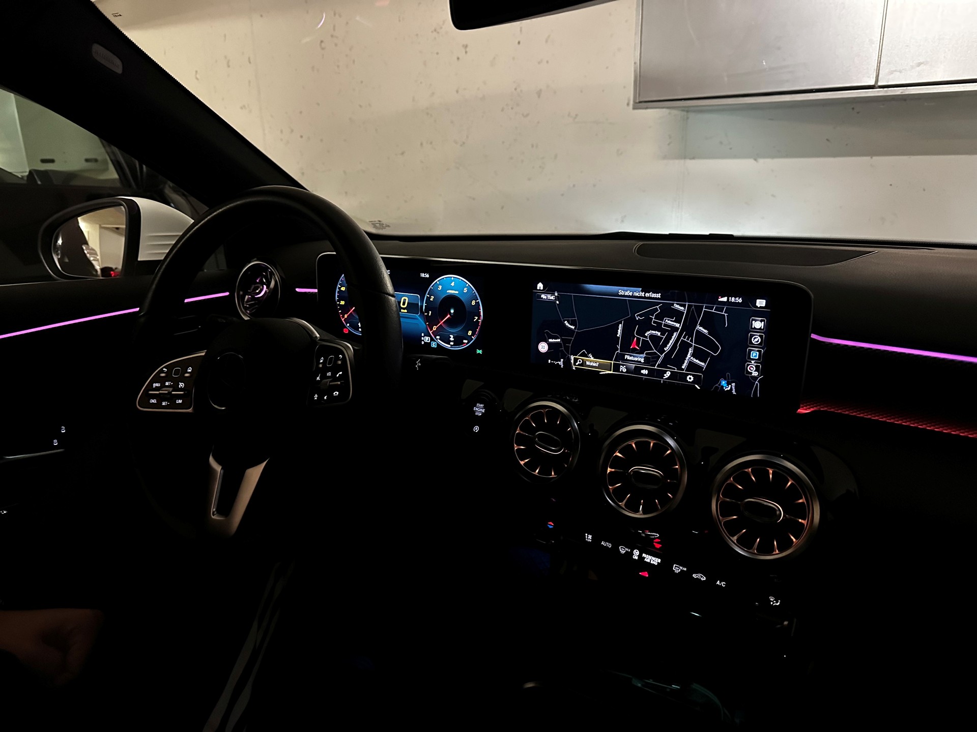 MERCEDES-BENZ A180 AMG Line-image-1