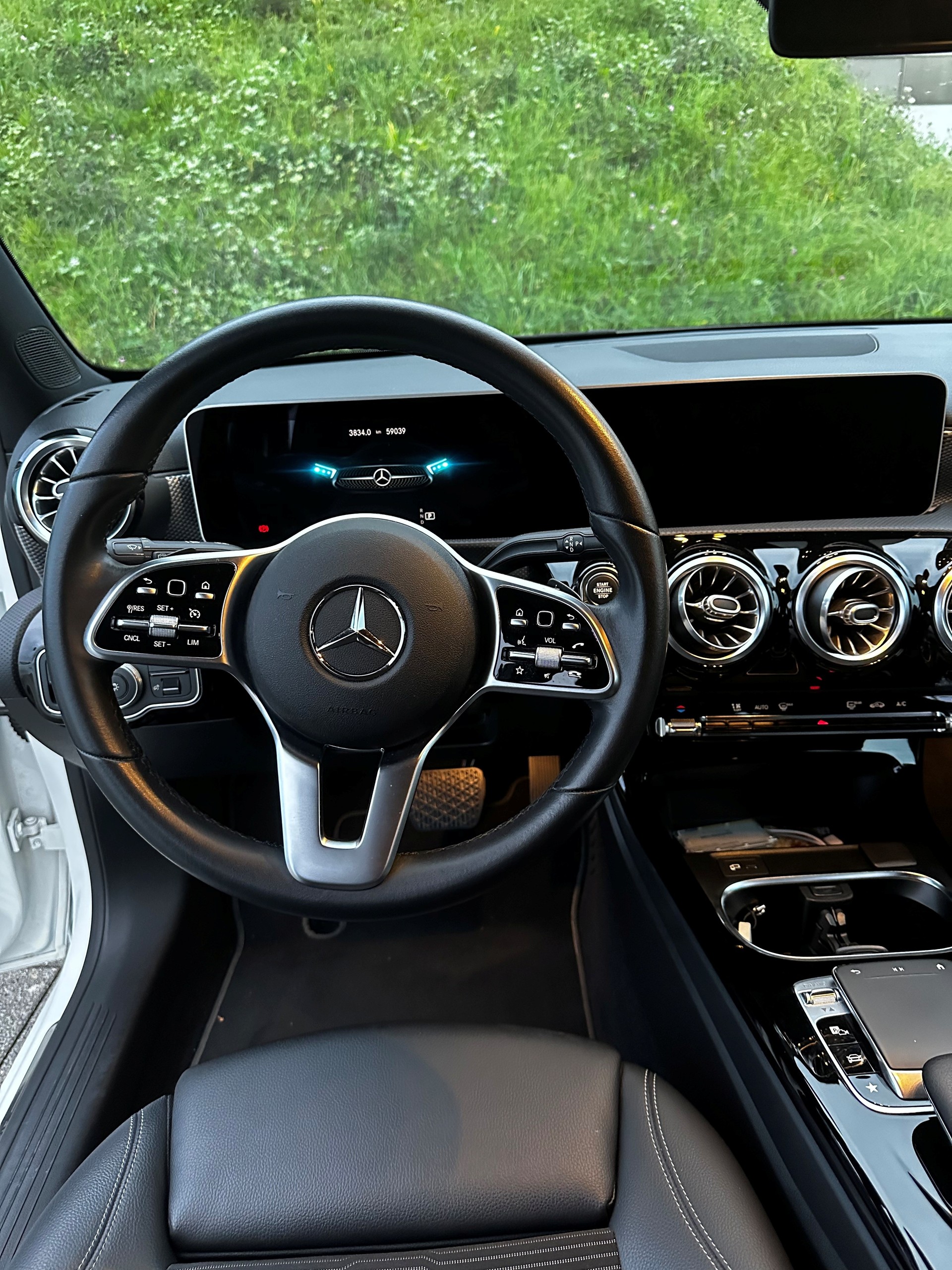 MERCEDES-BENZ A180 AMG Line-image-2