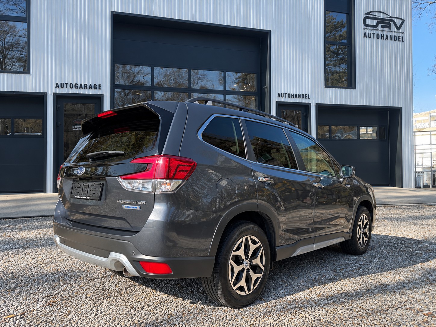 SUBARU Forester 2.0i e-Boxer Swiss Plus Lineartronic-image-6