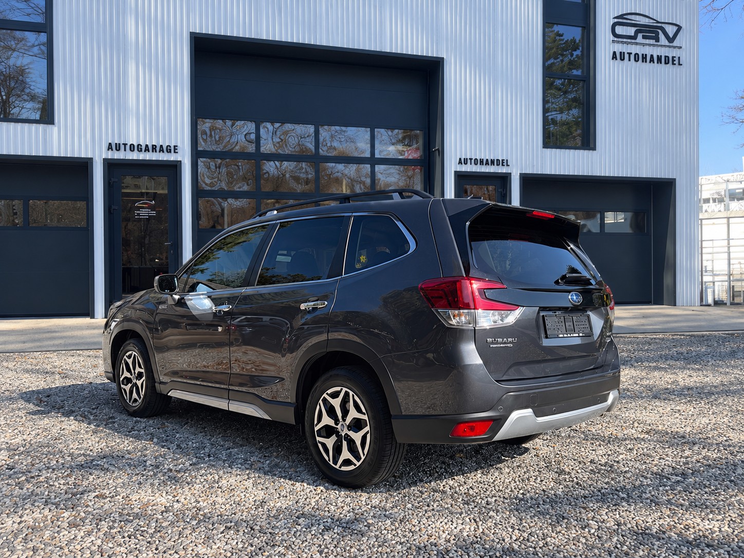 SUBARU Forester 2.0i e-Boxer Swiss Plus Lineartronic-image-3