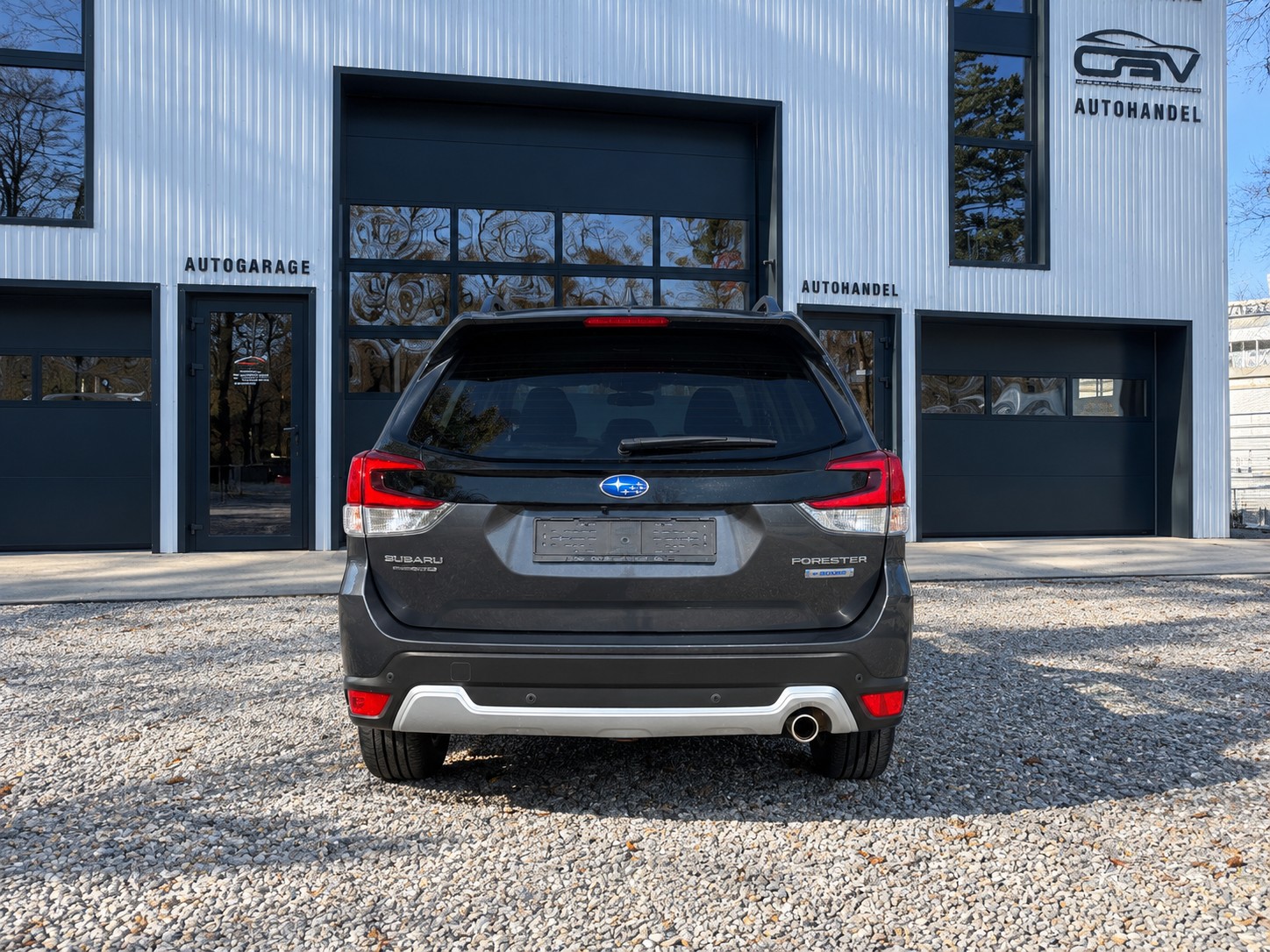 SUBARU Forester 2.0i e-Boxer Swiss Plus Lineartronic-image-4