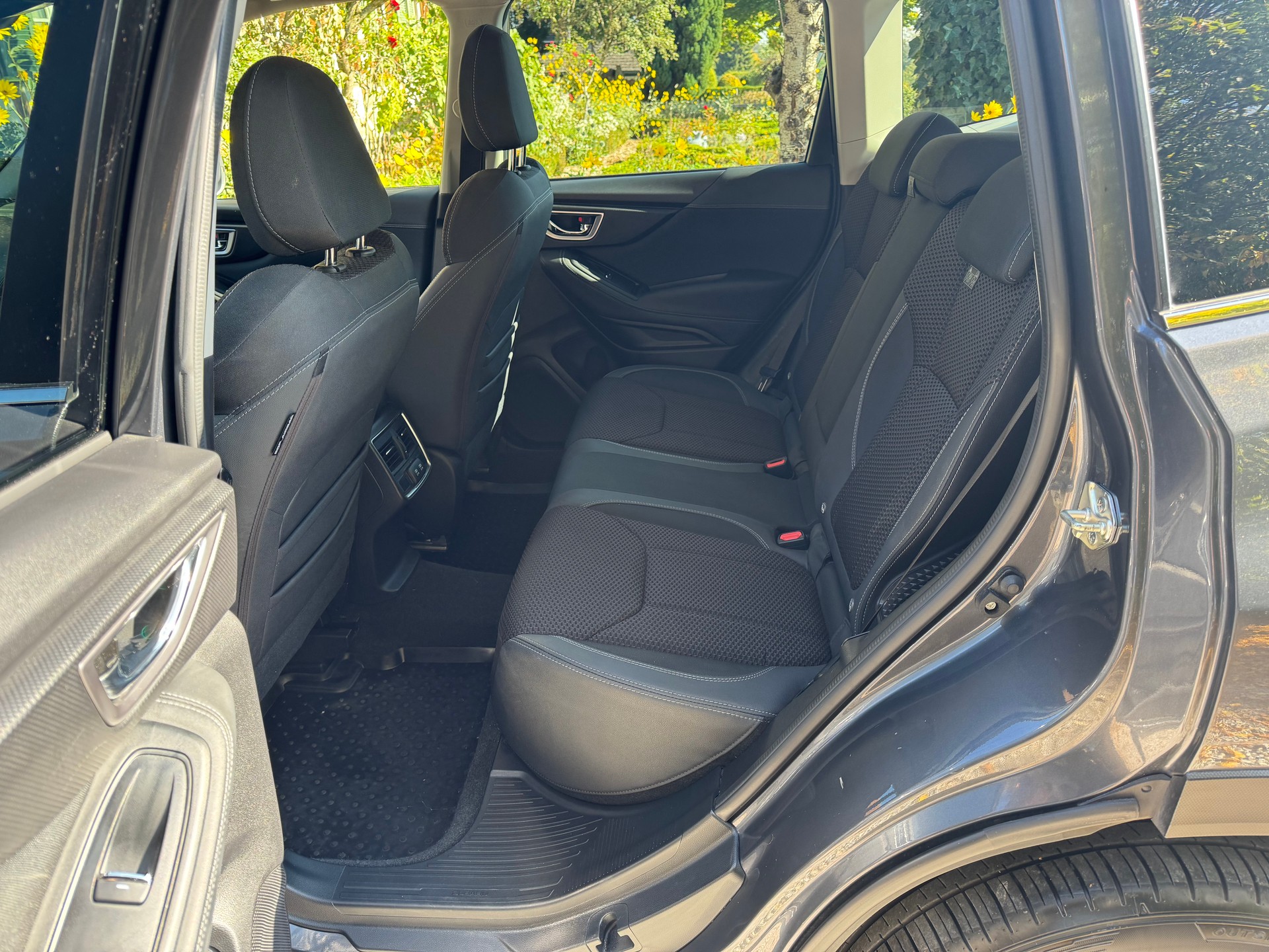 SUBARU Forester 2.0i e-Boxer Swiss Plus Lineartronic-image-8