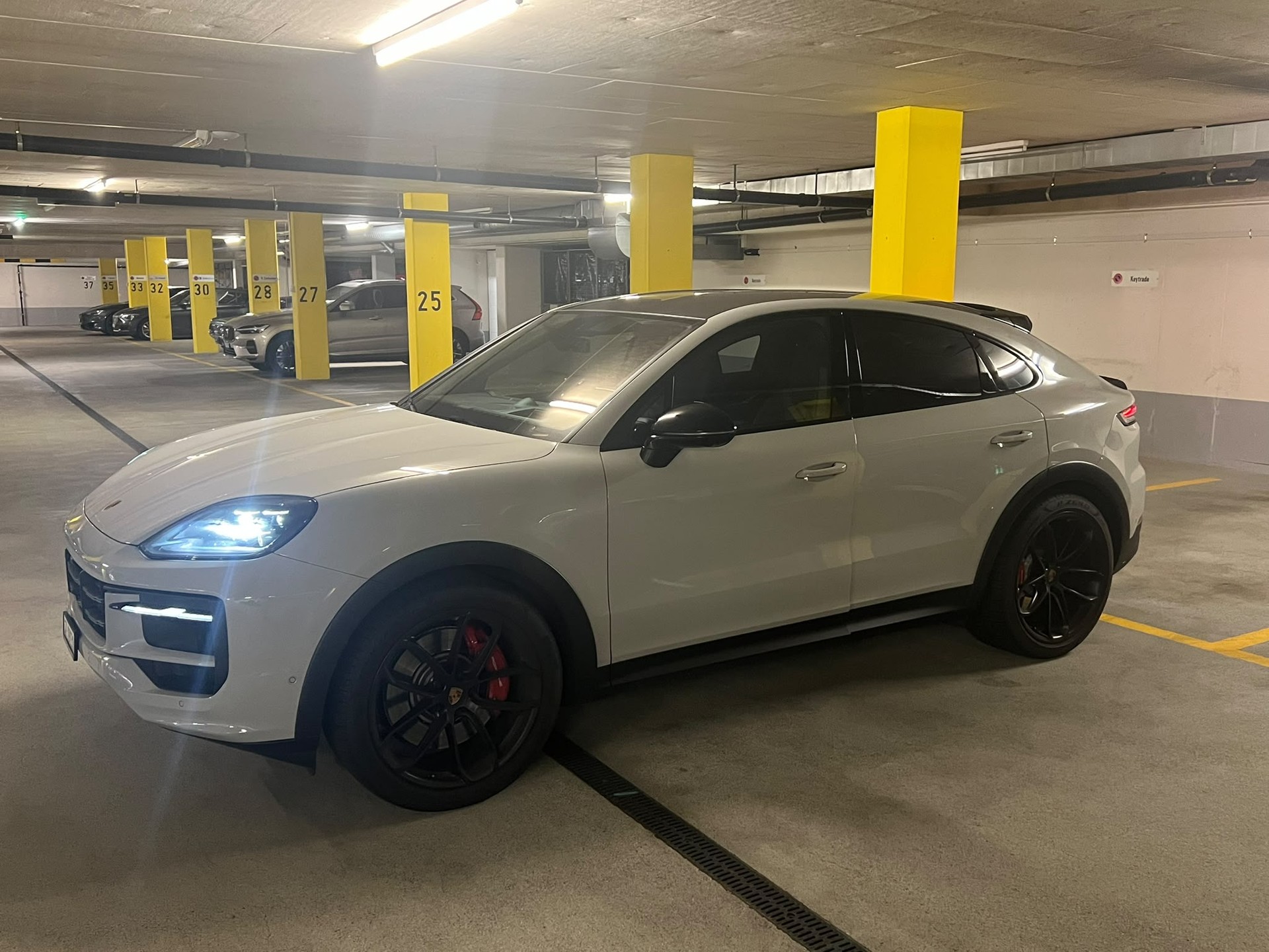 PORSCHE Cayenne Coupé GTS-image-2