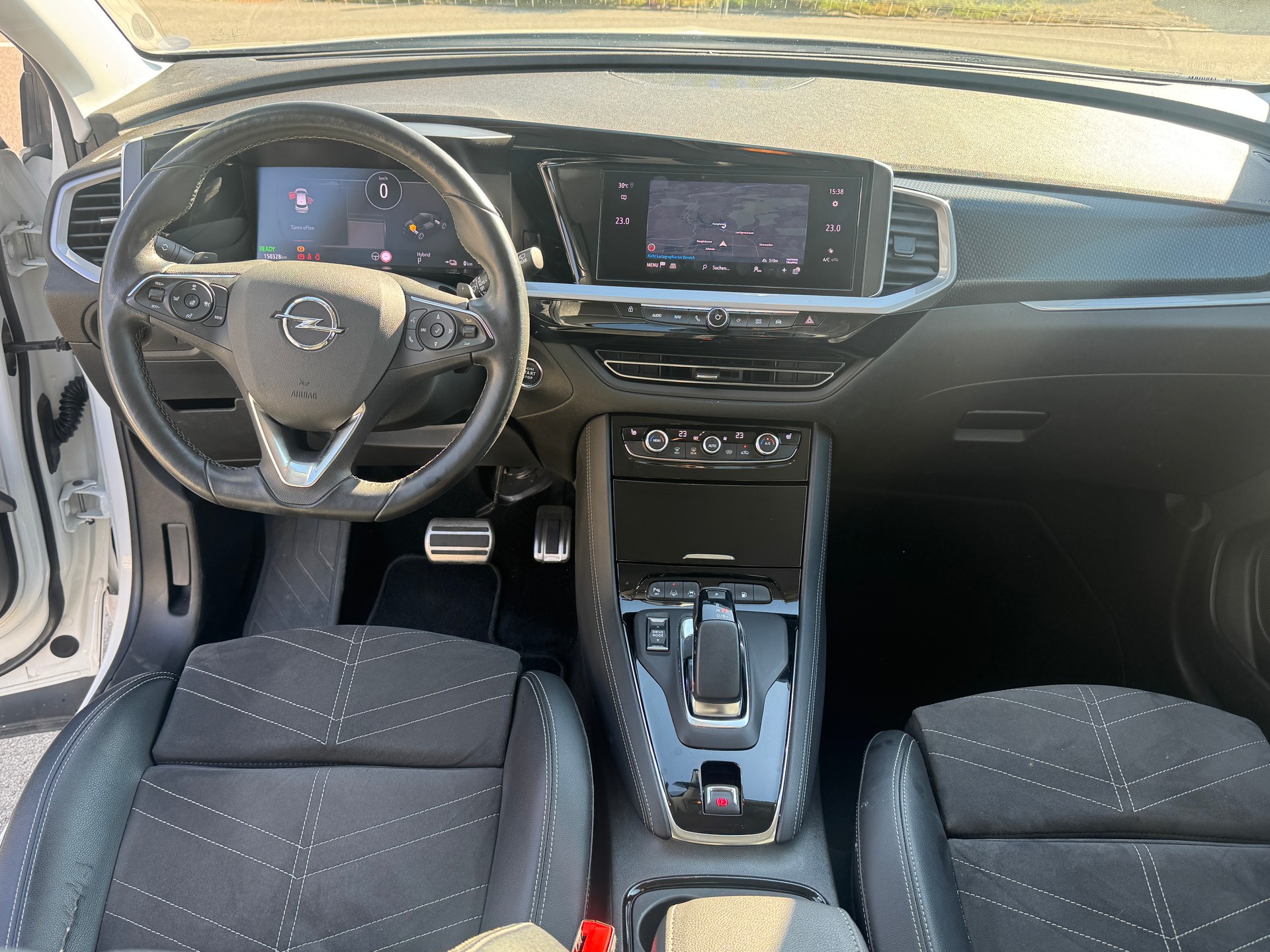 OPEL Grandland 1.6 Hybrid4 Ultimate Automatik-image-6