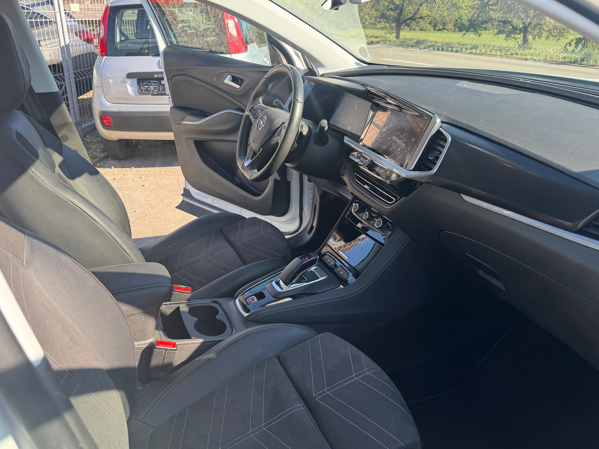 OPEL Grandland 1.6 Hybrid4 Ultimate Automatik-image-7