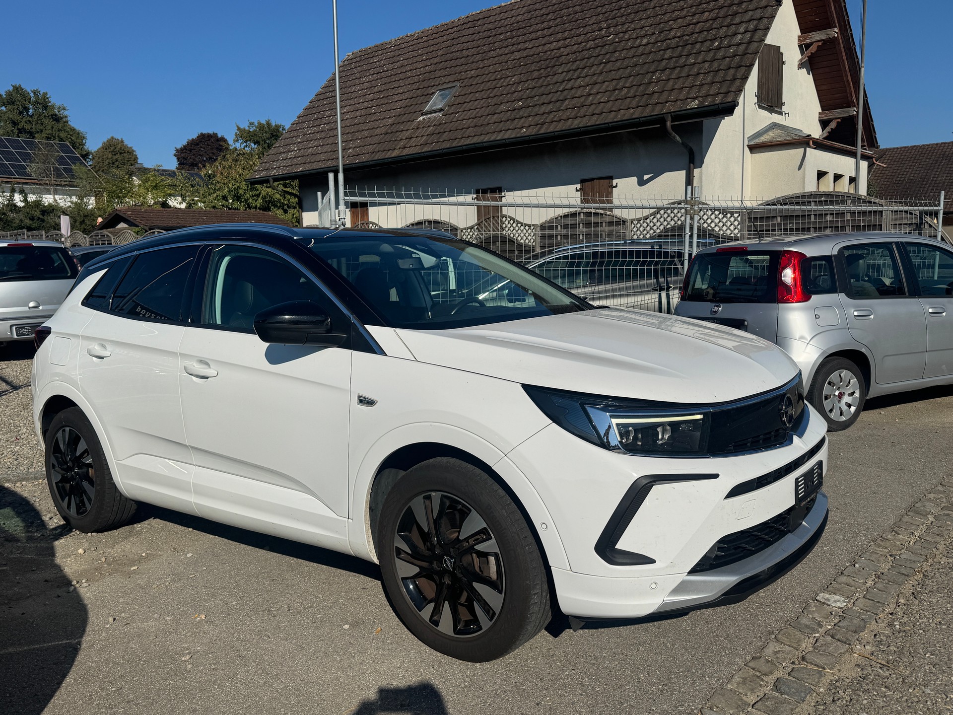 OPEL Grandland 1.6 Hybrid4 Ultimate Automatik-image-2