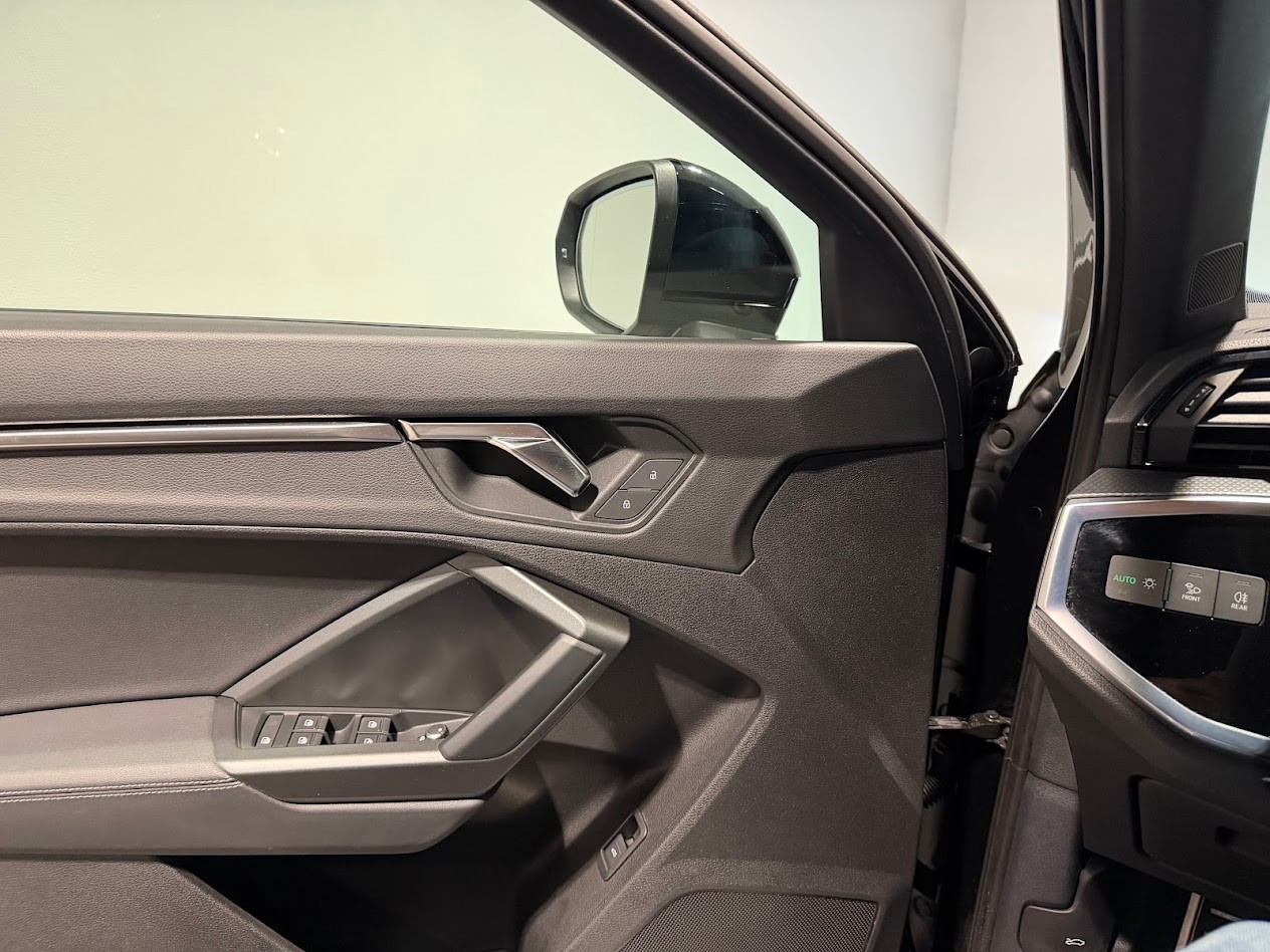 AUDI Q3 Sportback 40 TFSI S line quattro S-tronic-image-7