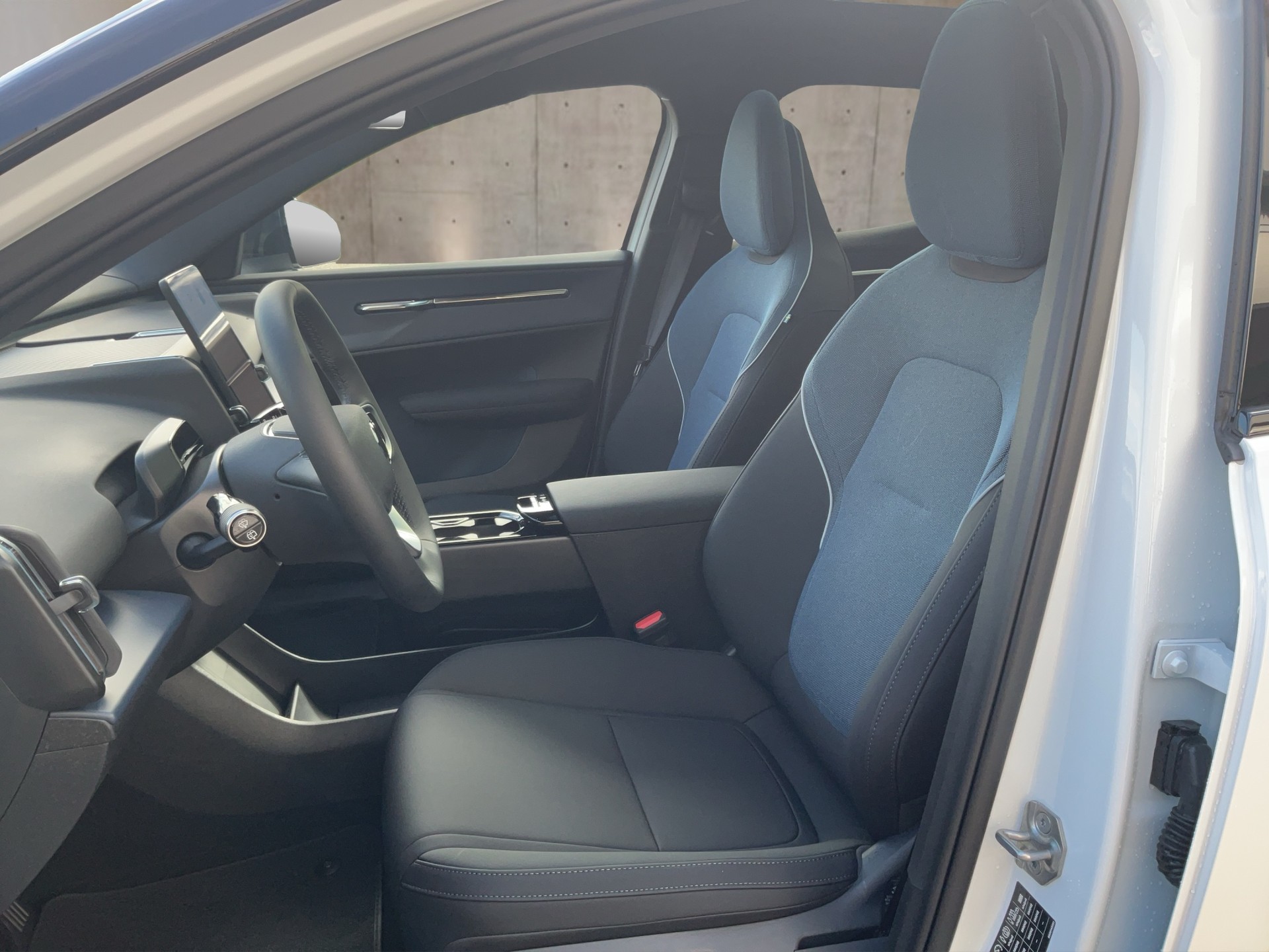 VOLVO EX30 CC E60 Twin Performance AWD-image-10