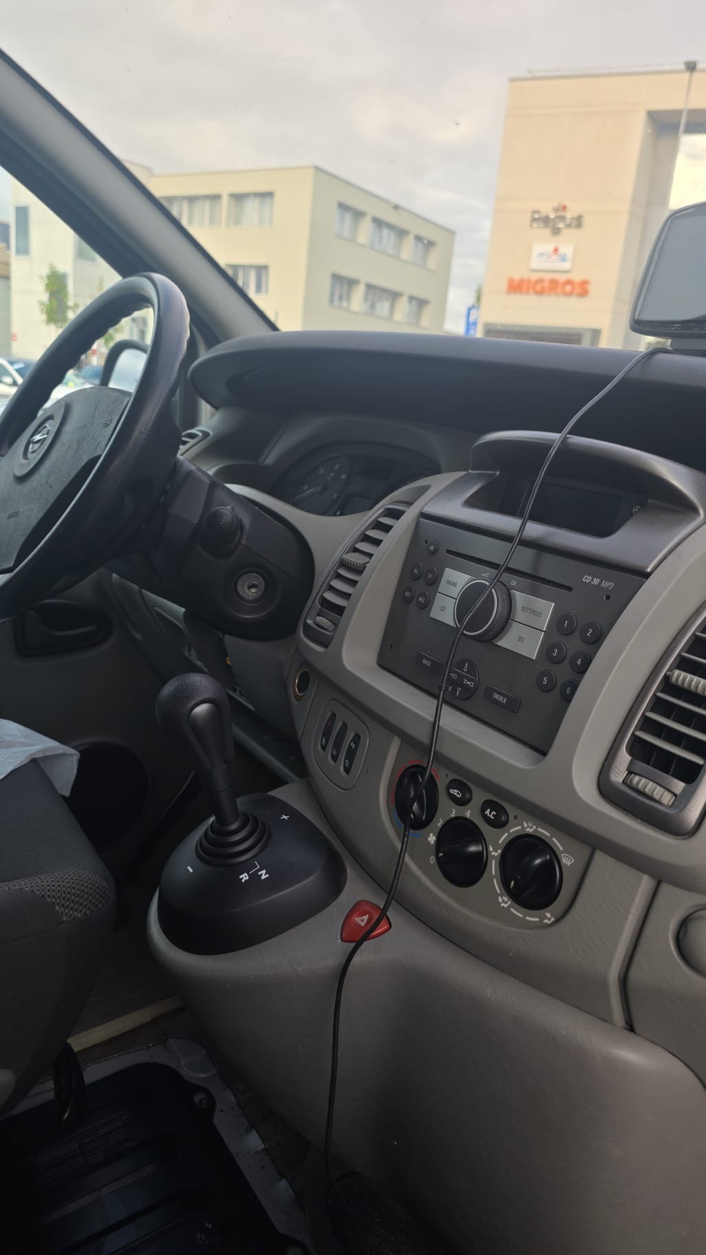 OPEL Vivaro Life 2.5CDTI 2.7t L1H1-image-7