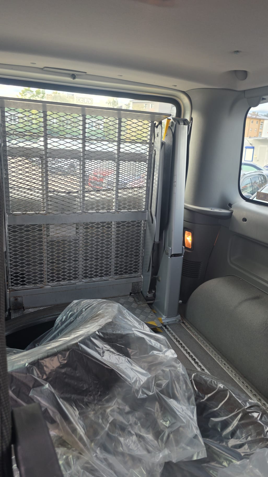 OPEL Vivaro Life 2.5CDTI 2.7t L1H1-image-10