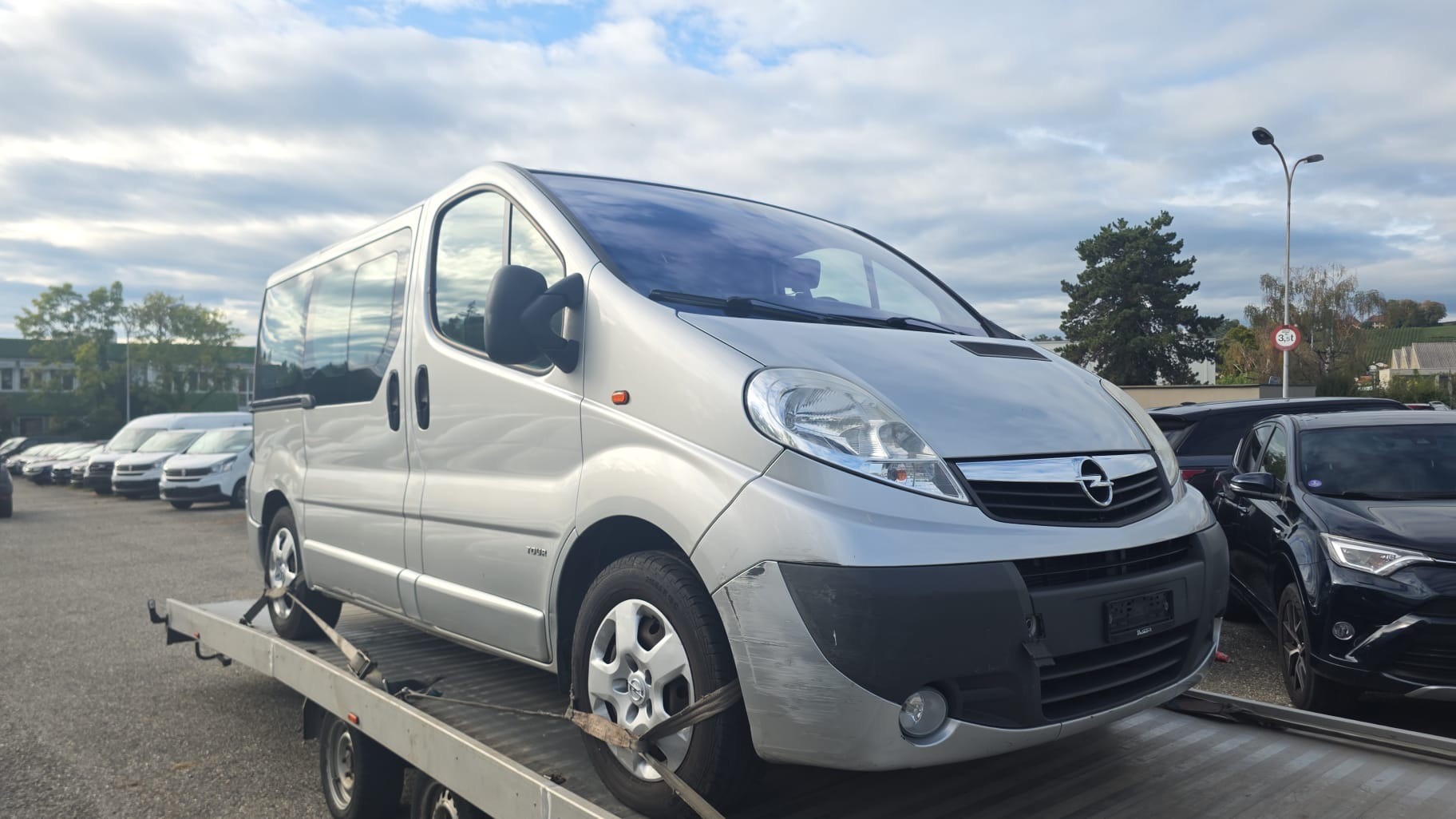 OPEL Vivaro Life 2.5CDTI 2.7t L1H1-image-1