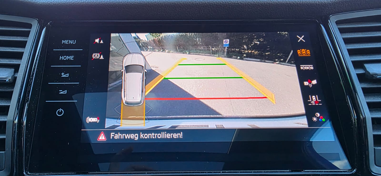 SKODA Kodiaq 2.0 TSI 4x4 SportLine-image-18