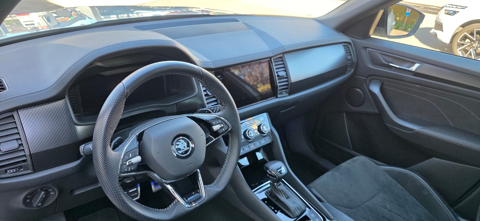 SKODA Kodiaq 2.0 TSI 4x4 SportLine-image-12