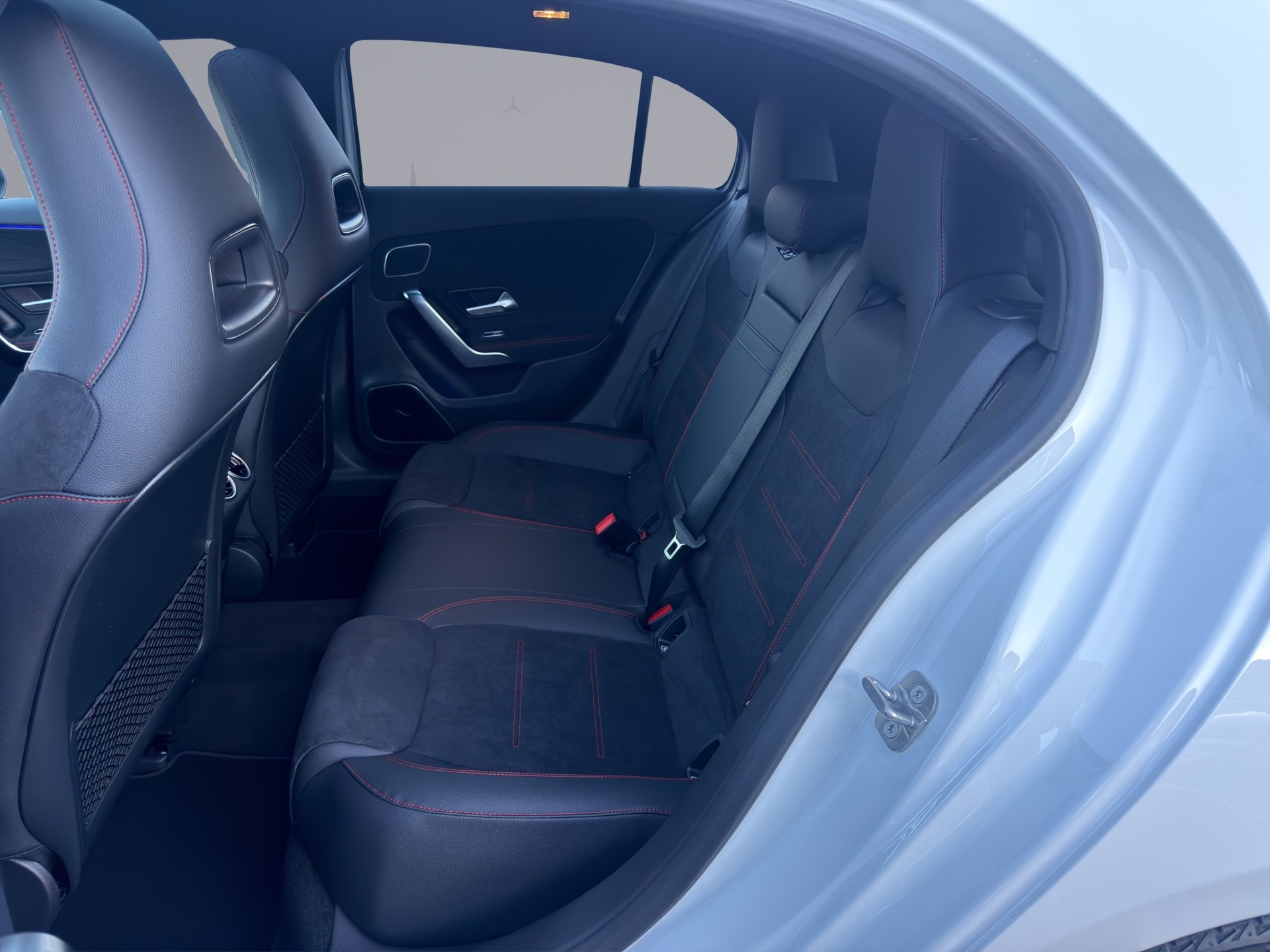 MERCEDES-BENZ A-Klasse W177 A 200 Night Star AMG Line-image-9