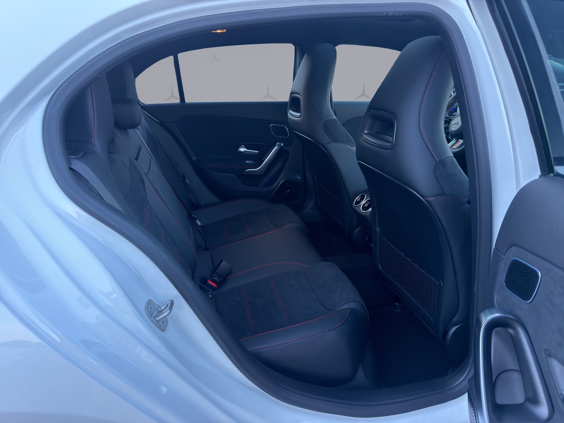 MERCEDES-BENZ A-Klasse W177 A 200 Night Star AMG Line-image-16