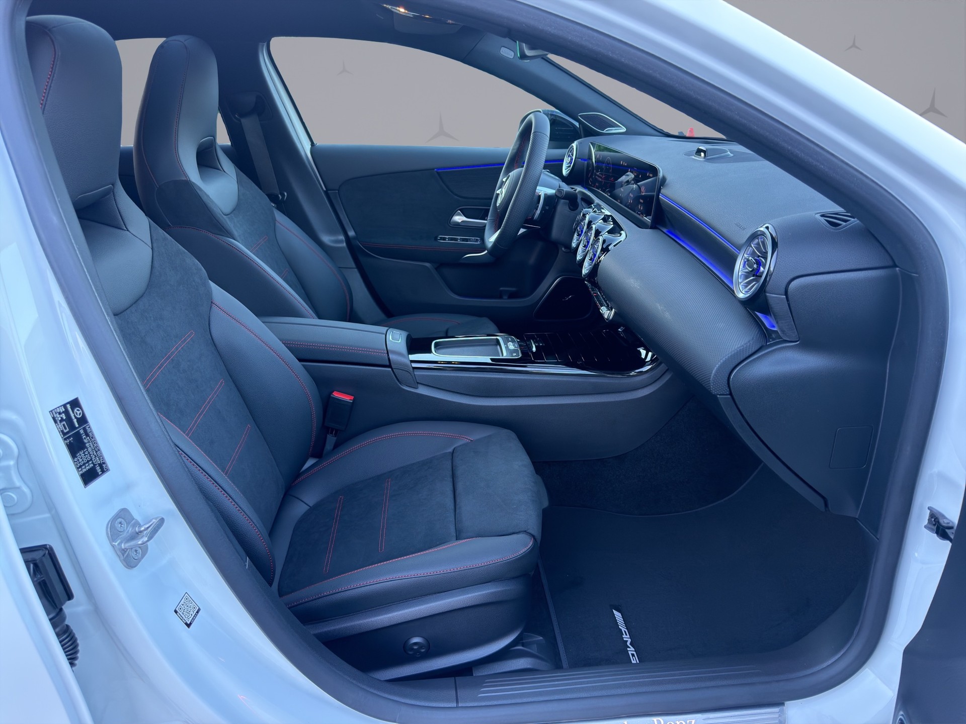 MERCEDES-BENZ A-Klasse W177 A 200 Night Star AMG Line-image-15