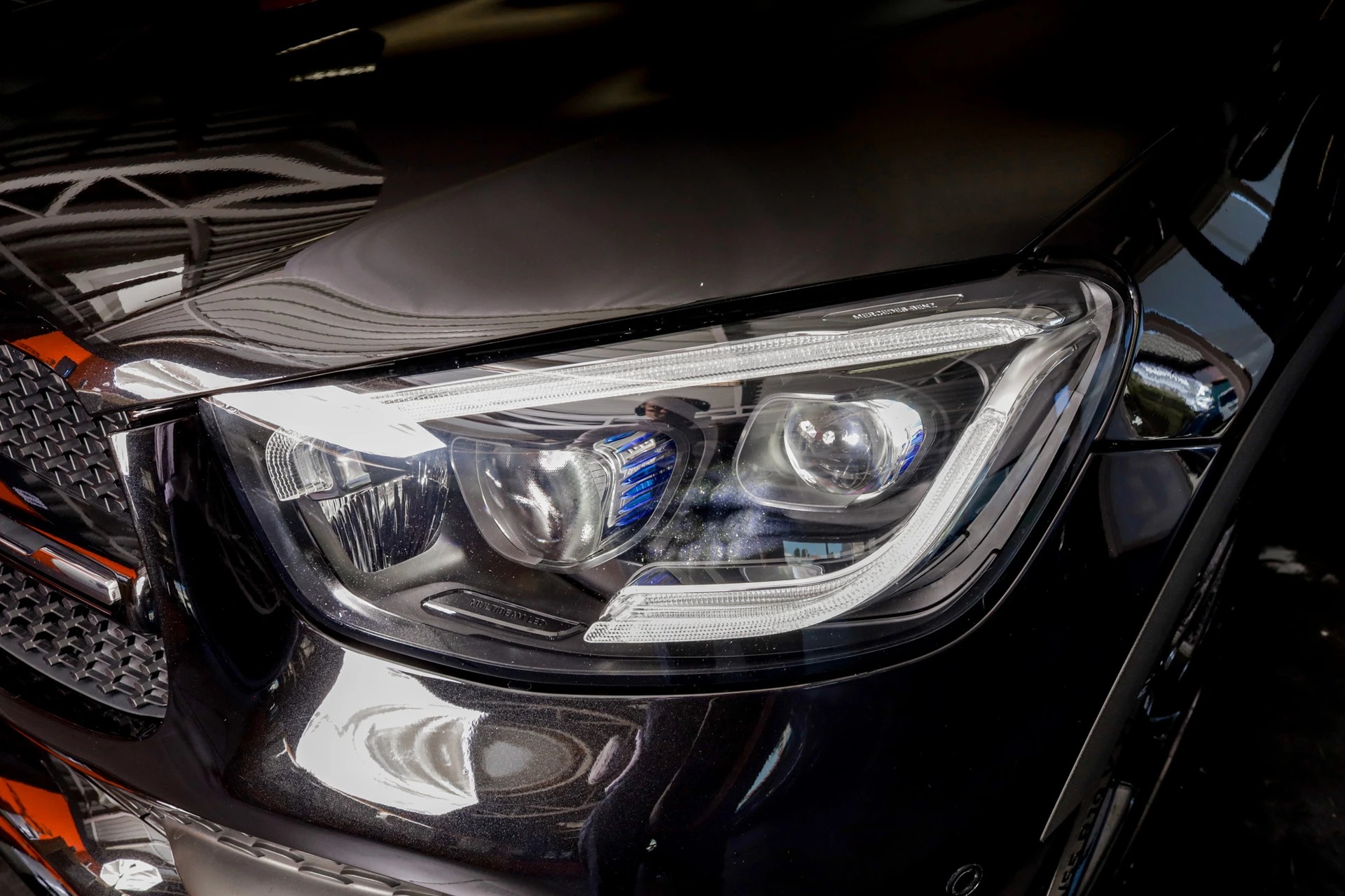 MERCEDES-BENZ GLC 200 AMG Line 4Matic 9G-Tronic • Toit panoramique • Burmester • Pack Sport Black-showroom-element-2