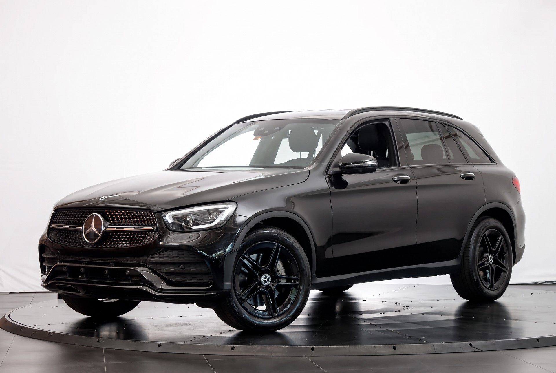 MERCEDES-BENZ GLC 200 AMG Line 4Matic 9G-Tronic • Toit panoramique • Burmester • Pack Sport Black-image-6