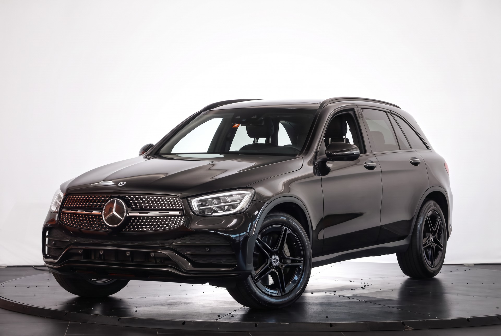 MERCEDES-BENZ GLC 200 AMG Line 4Matic 9G-Tronic • Toit panoramique • Burmester • Pack Sport Black-image-5
