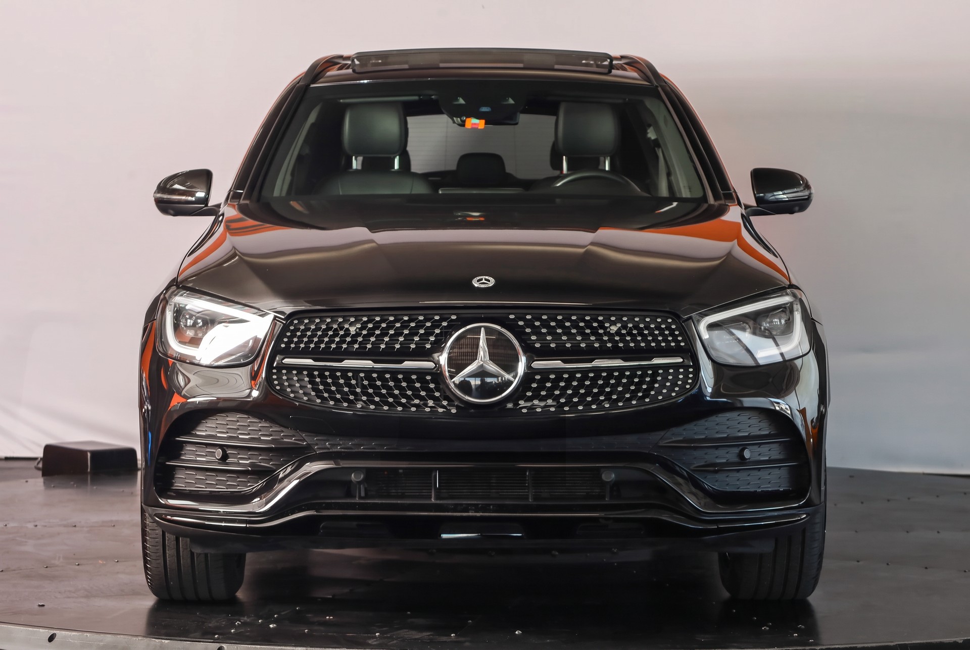 MERCEDES-BENZ GLC 200 AMG Line 4Matic 9G-Tronic • Toit panoramique • Burmester • Pack Sport Black-showroom-element-1