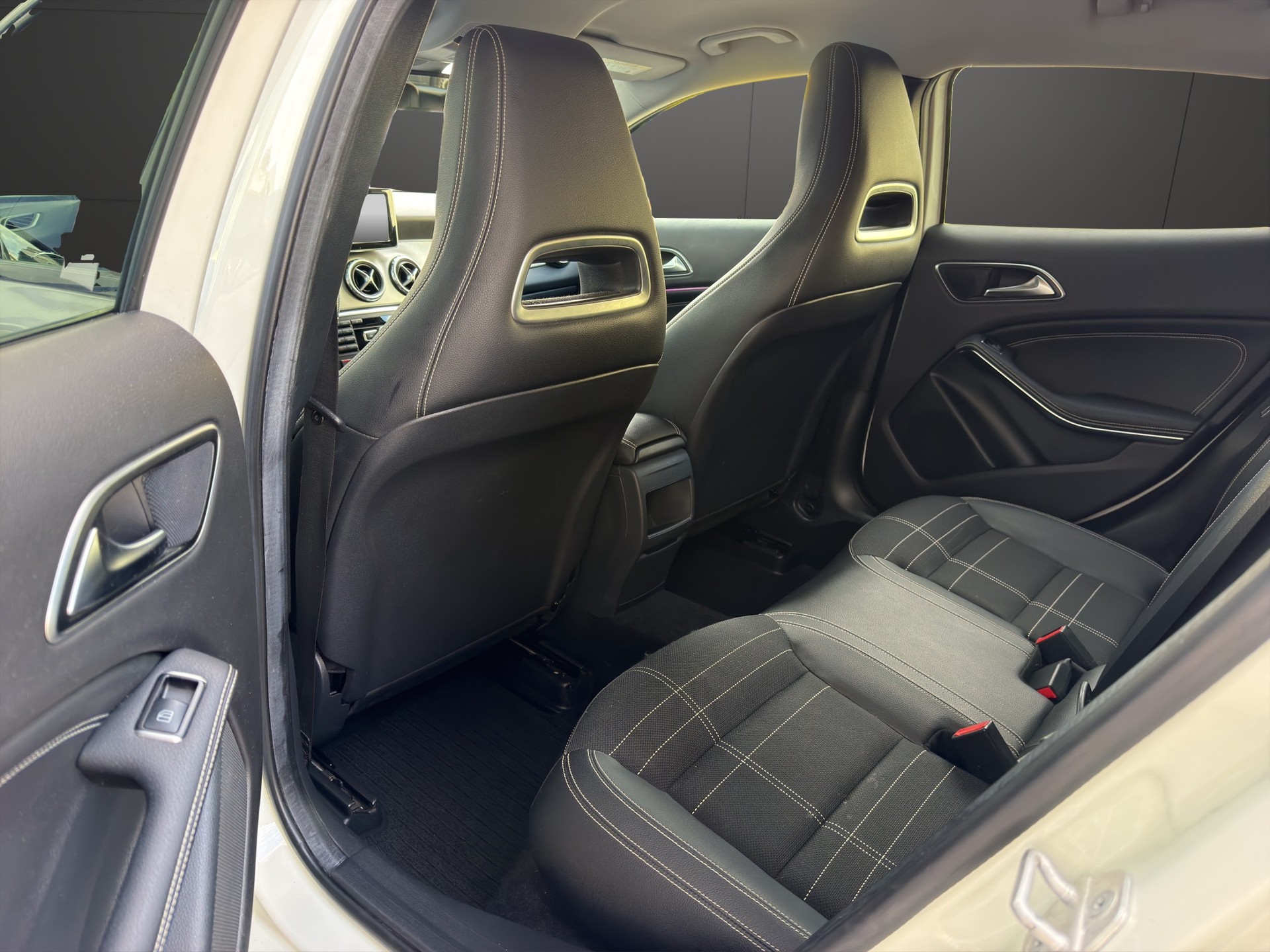 MERCEDES-BENZ GLA 250 Night Star 4Matic 7G-DCT MFK/Garantie-image-17