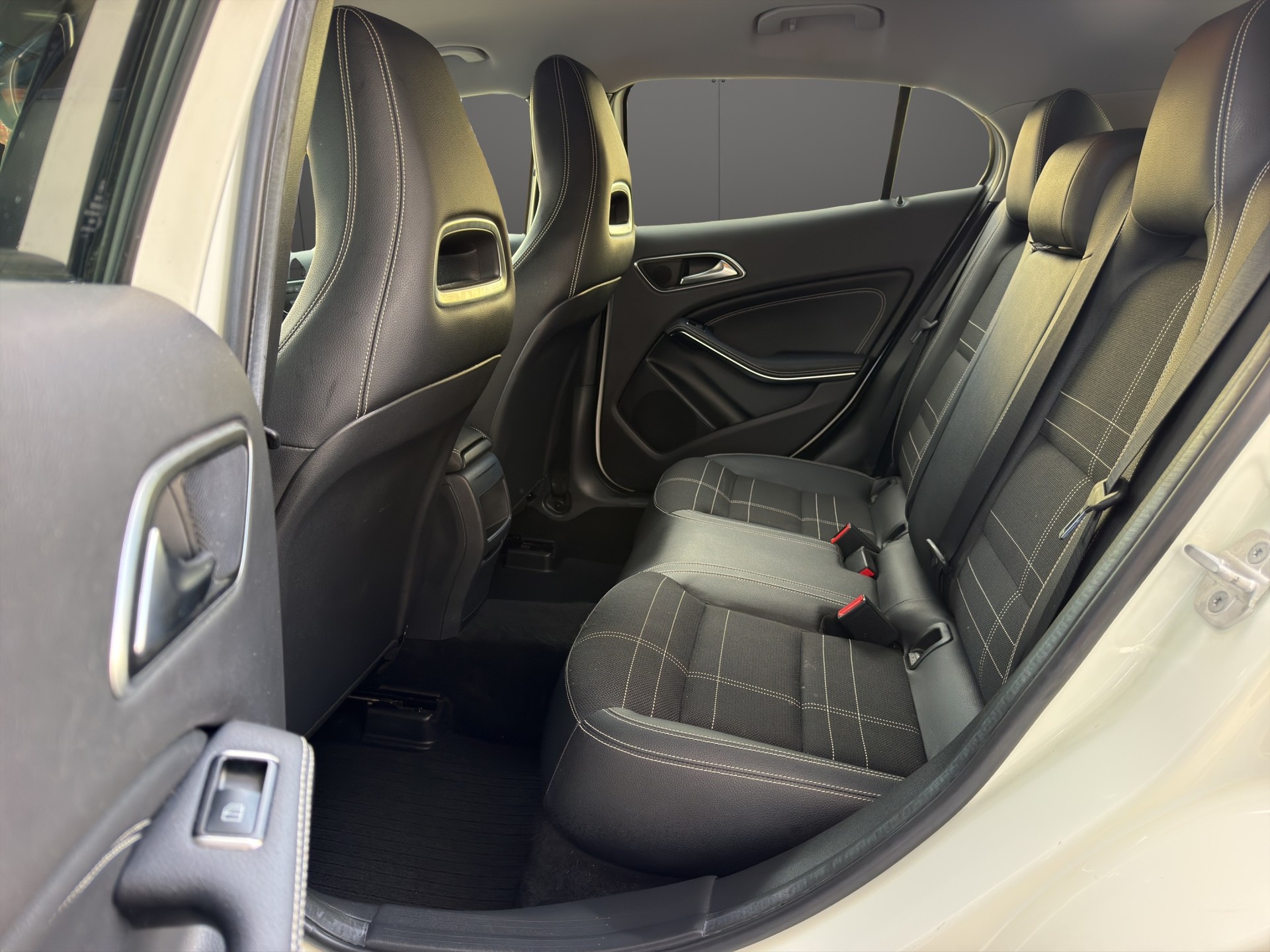 MERCEDES-BENZ GLA 250 Night Star 4Matic 7G-DCT MFK/Garantie-image-18