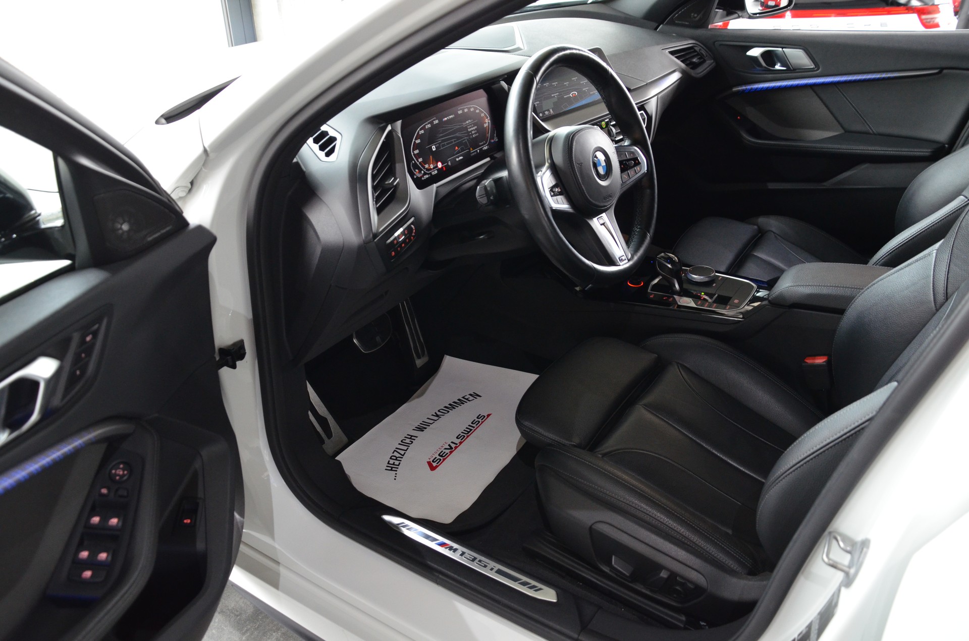 BMW M135i xDrive Steptronic*Hagelschaden*statt 31'900.- jetzt nur 25'900.- *-image-9
