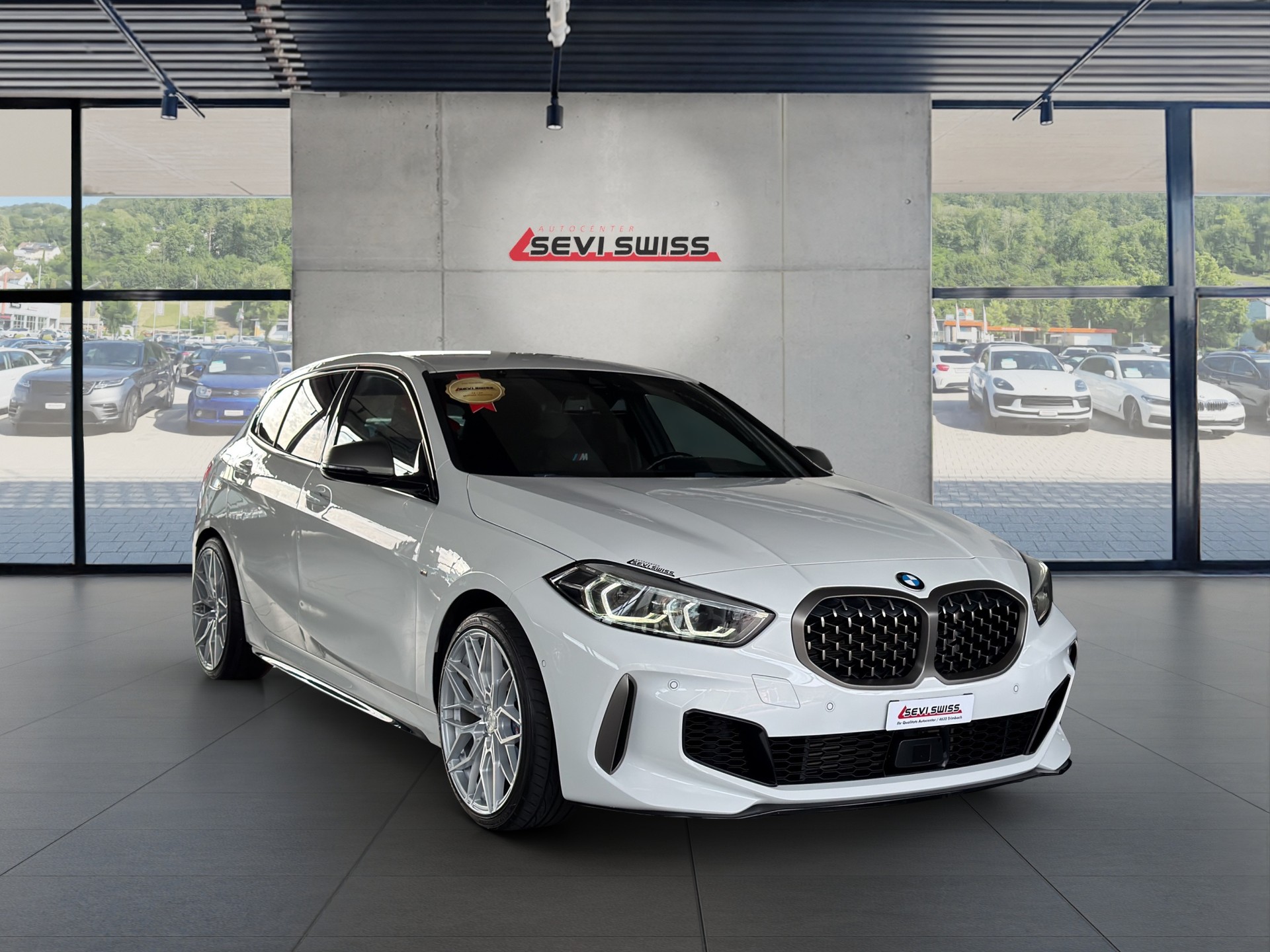 BMW M135i xDrive Steptronic*Hagelschaden*statt 31'900.- jetzt nur 25'900.- *-image-0