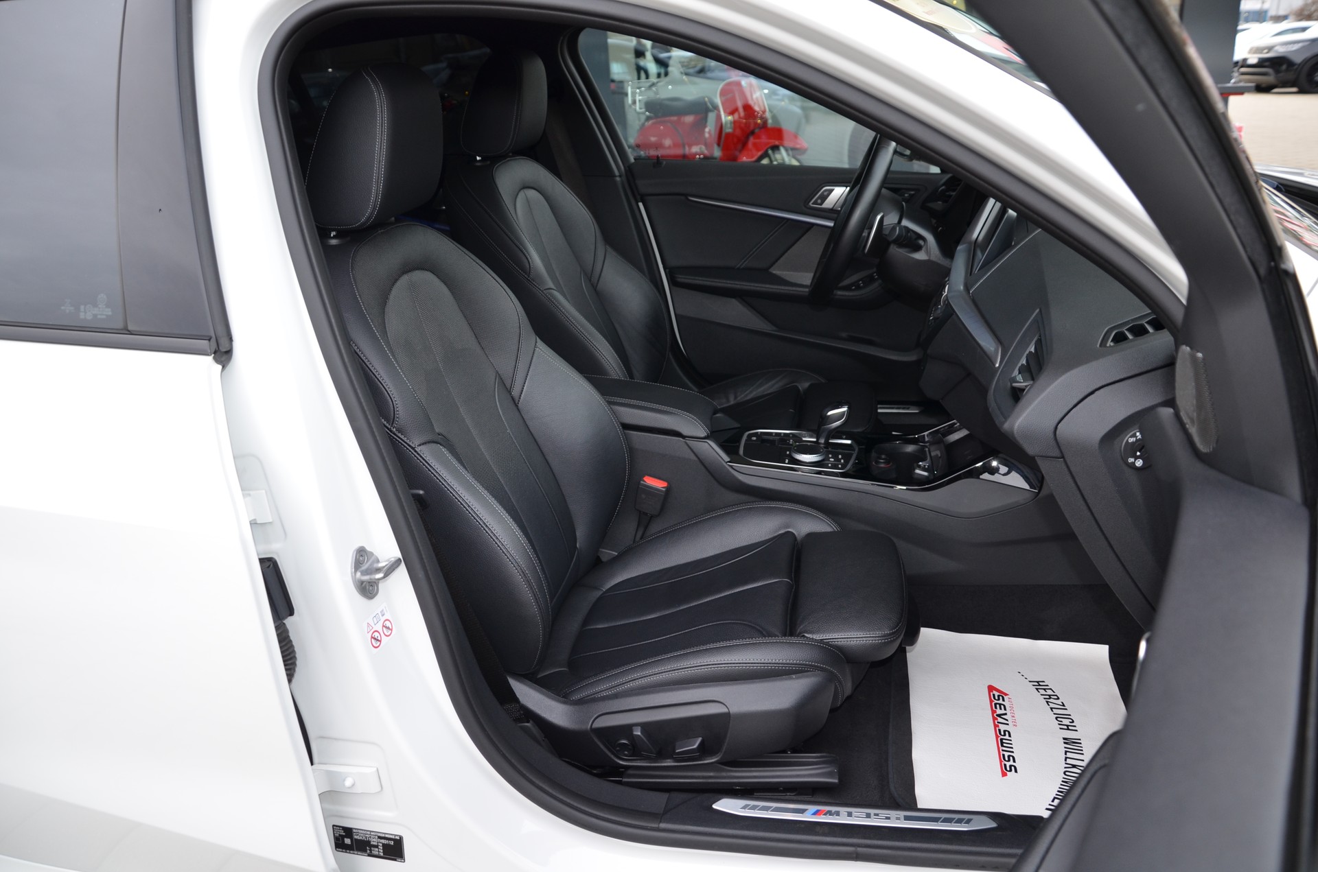 BMW M135i xDrive Steptronic*Hagelschaden*statt 31'900.- jetzt nur 25'900.- *-image-14
